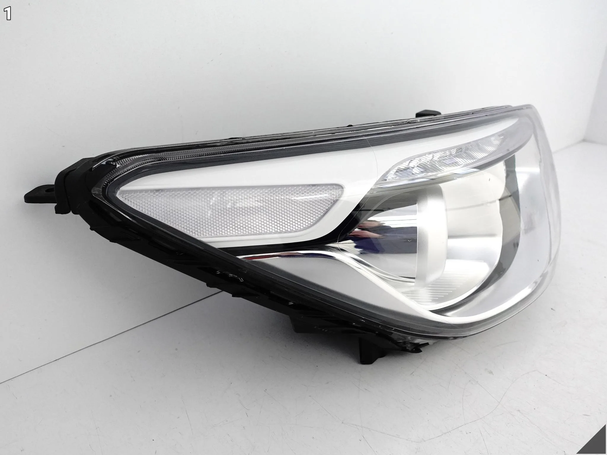 KIA SOUL II (2 GENERACJA) LIFT 16-19 LAMPA ZWYKŁA HALOGEN + LED PRAWA EU KIA SOUL II (2 GENERACJA) LIFT 16-19 LAMPA ZWYKŁA HALOGEN + LED PRAWA EU - obrazek 2