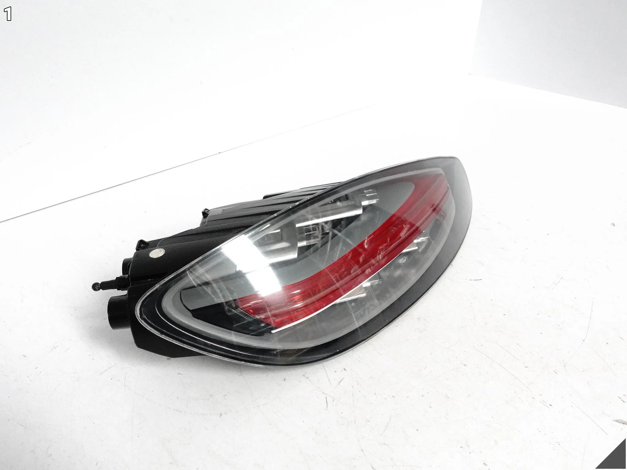 PORSCHE 718 CAYMAN 982C BOXSTER 982 16-25 LAMPA LED W BŁOTNIK LEWA TYŁ EU PORSCHE 718 CAYMAN 982C BOXSTER 982 16-25 LAMPA LED W BŁOTNIK LEWA TYŁ EU - obrazek 2