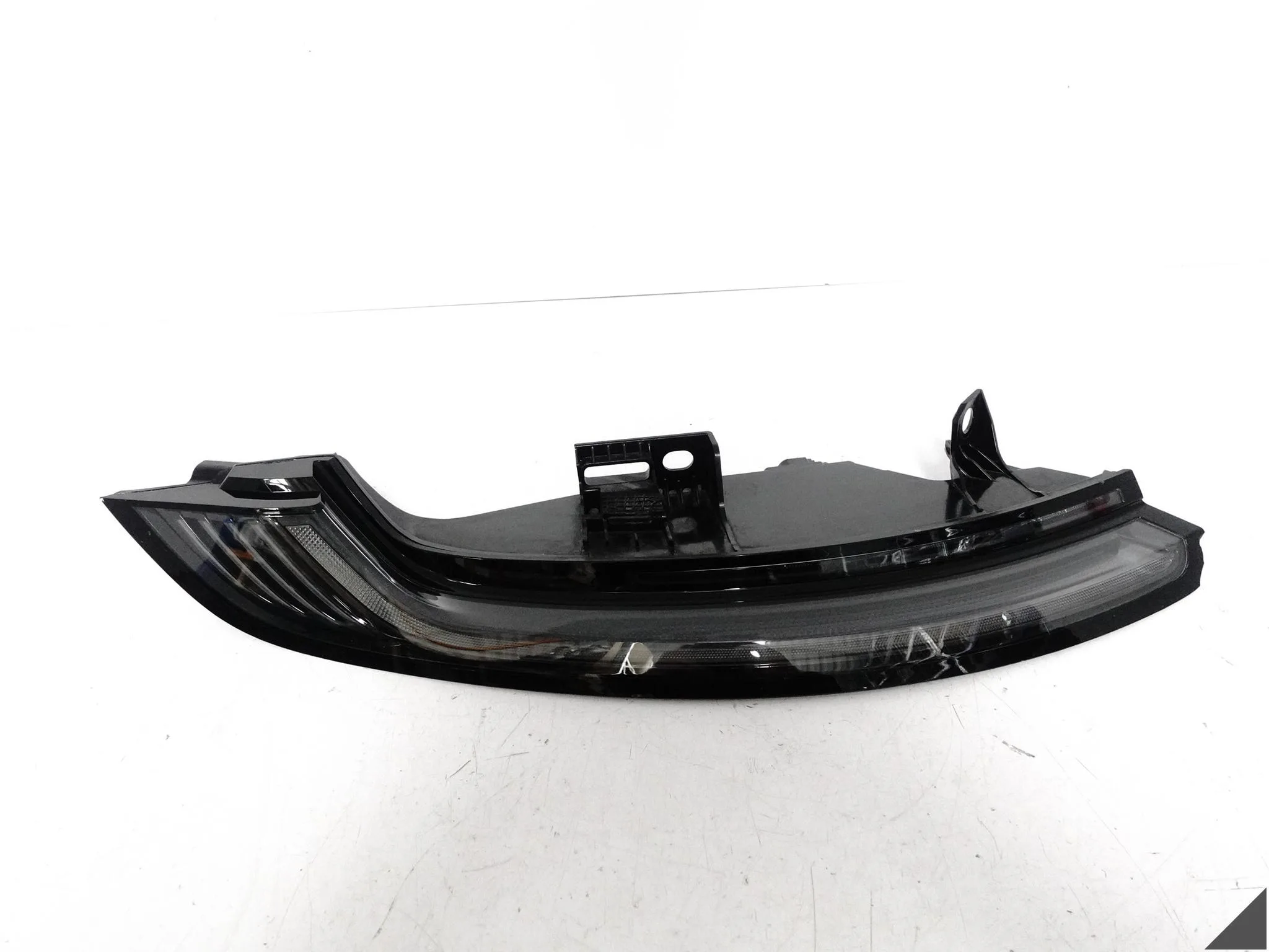 PORSCHE 911 992 EXCLUSIVE 19- LAMPA LED W BŁOTNIK LEWA TYŁ EU 9P5945091B PORSCHE 911 992 EXCLUSIVE 19- LAMPA LED W BŁOTNIK LEWA TYŁ EU 9P5945091B