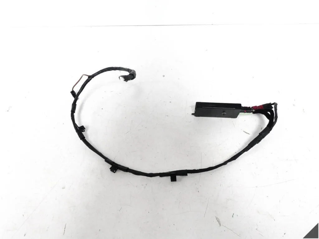 BMW 6 G32 GT GRAN TURISMO 17-23 WZMACNIACZ ANTENOWY INSTALACJA W KLAPĘ TYŁ BMW 6 G32 GT GRAN TURISMO 17-23 WZMACNIACZ ANTENOWY INSTALACJA W KLAPĘ TYŁ