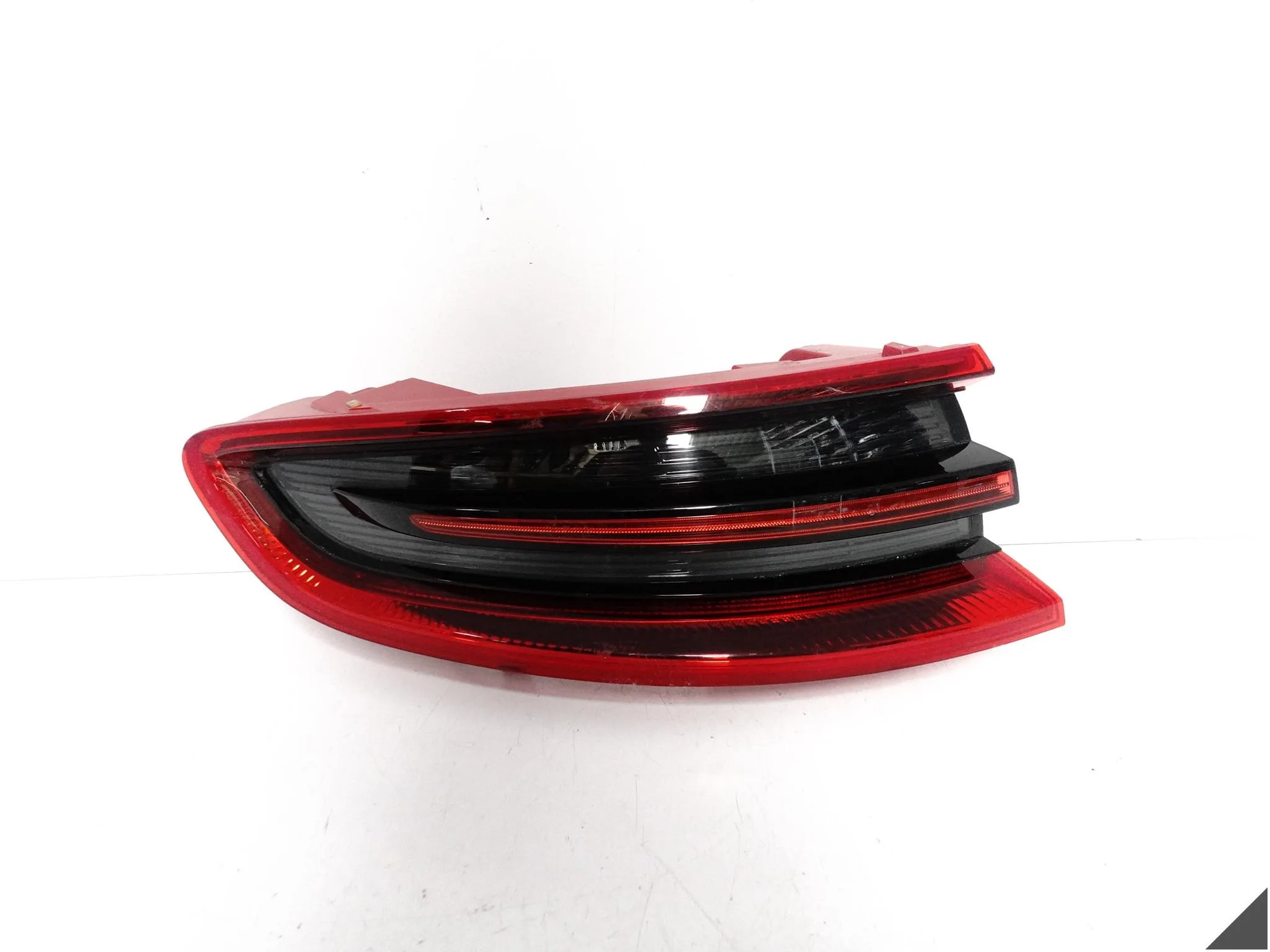 PORSCHE MACAN 95B 14-18 LAMPA LED W BŁOTNIK LEWA TYŁ EU 95B945095D PORSCHE MACAN 95B 14-18 LAMPA LED W BŁOTNIK LEWA TYŁ EU 95B945095D