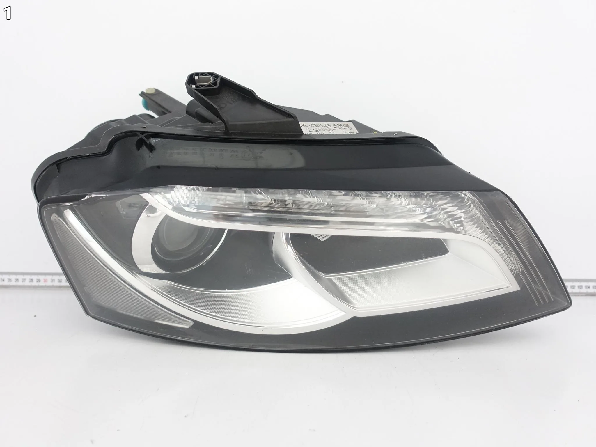 AUDI A3 S3 RS3 8P0 LIFT 08-12 LAMPA XENON + LED NIESKRĘTNA PRAWA PRZÓD EU AUDI A3 S3 RS3 8P0 LIFT 08-12 LAMPA XENON + LED NIESKRĘTNA PRAWA PRZÓD EU - obrazek 2
