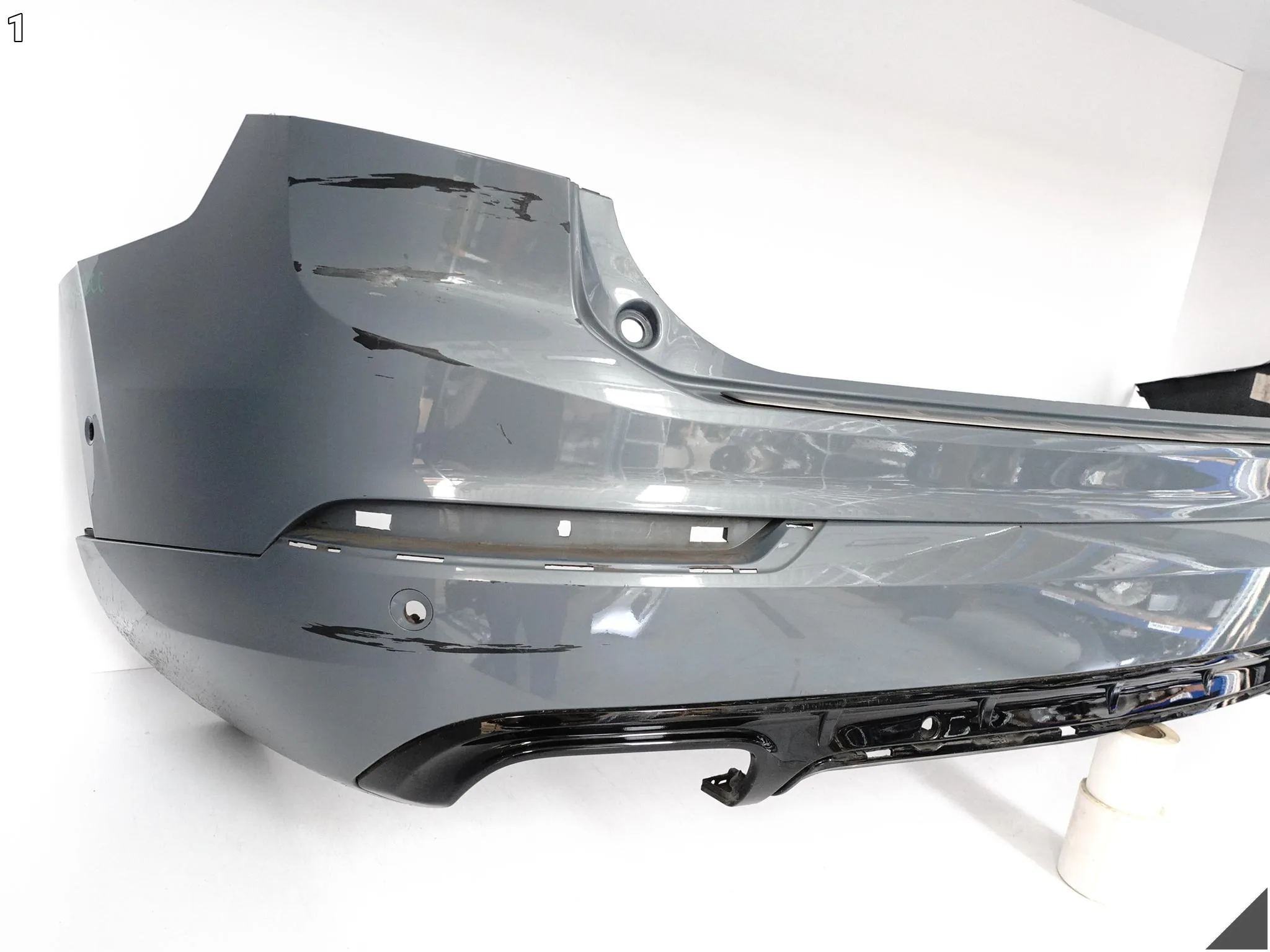 VOLVO XC90 II (2 GENERACJA) R-DESIGN LIFT 14-21 ZDERZAK BUMPER TYŁ (6xPDC) VOLVO XC90 II (2 GENERACJA) R-DESIGN LIFT 14-21 ZDERZAK BUMPER TYŁ (6xPDC) - obrazek 2