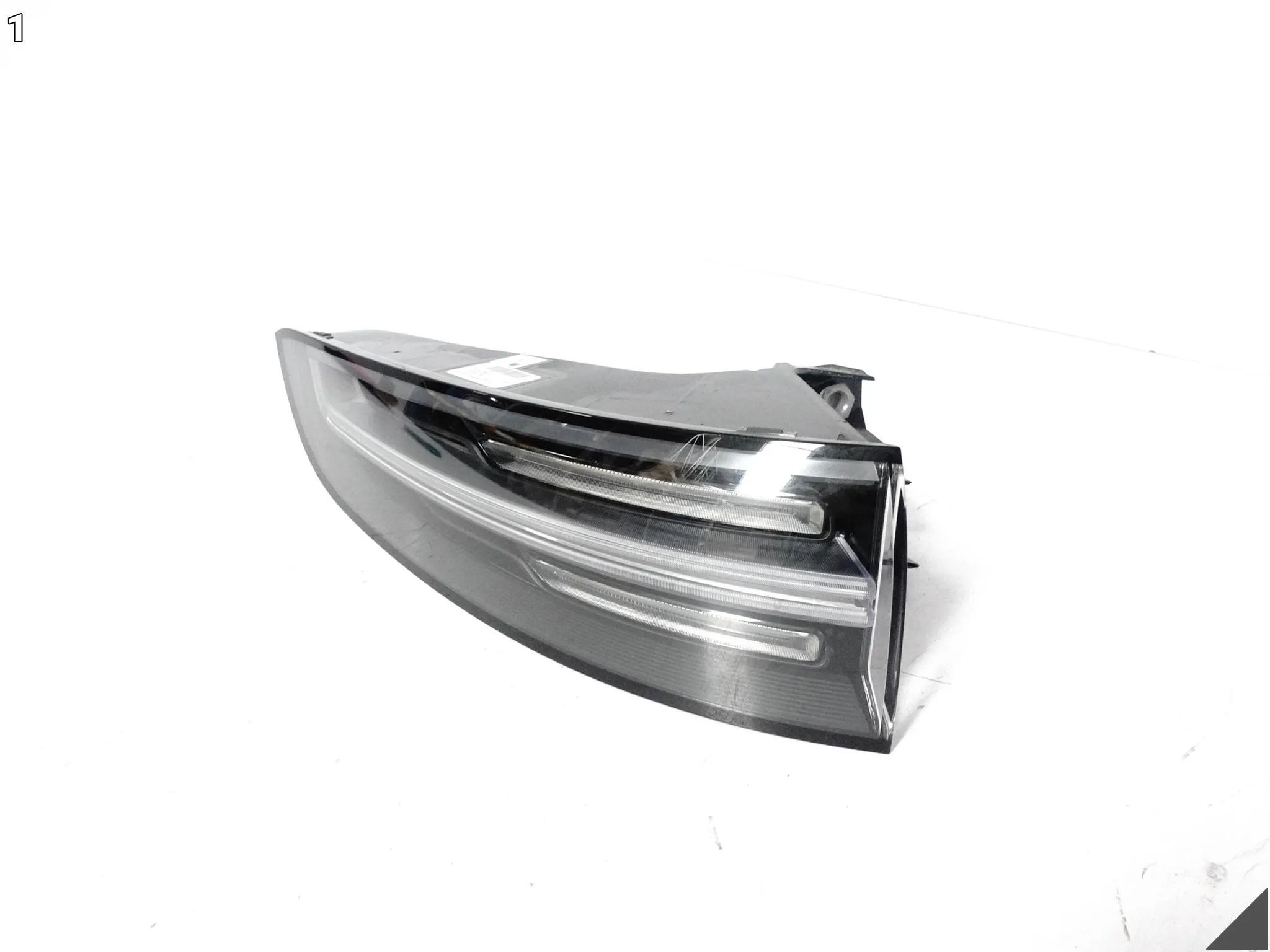 PORSCHE CAYENNE III E3 9Y0 18- LAMPA LED W BŁOTNIK LEWA TYŁ EU 9Y0945095N PORSCHE CAYENNE III E3 9Y0 18- LAMPA LED W BŁOTNIK LEWA TYŁ EU 9Y0945095N - obrazek 2
