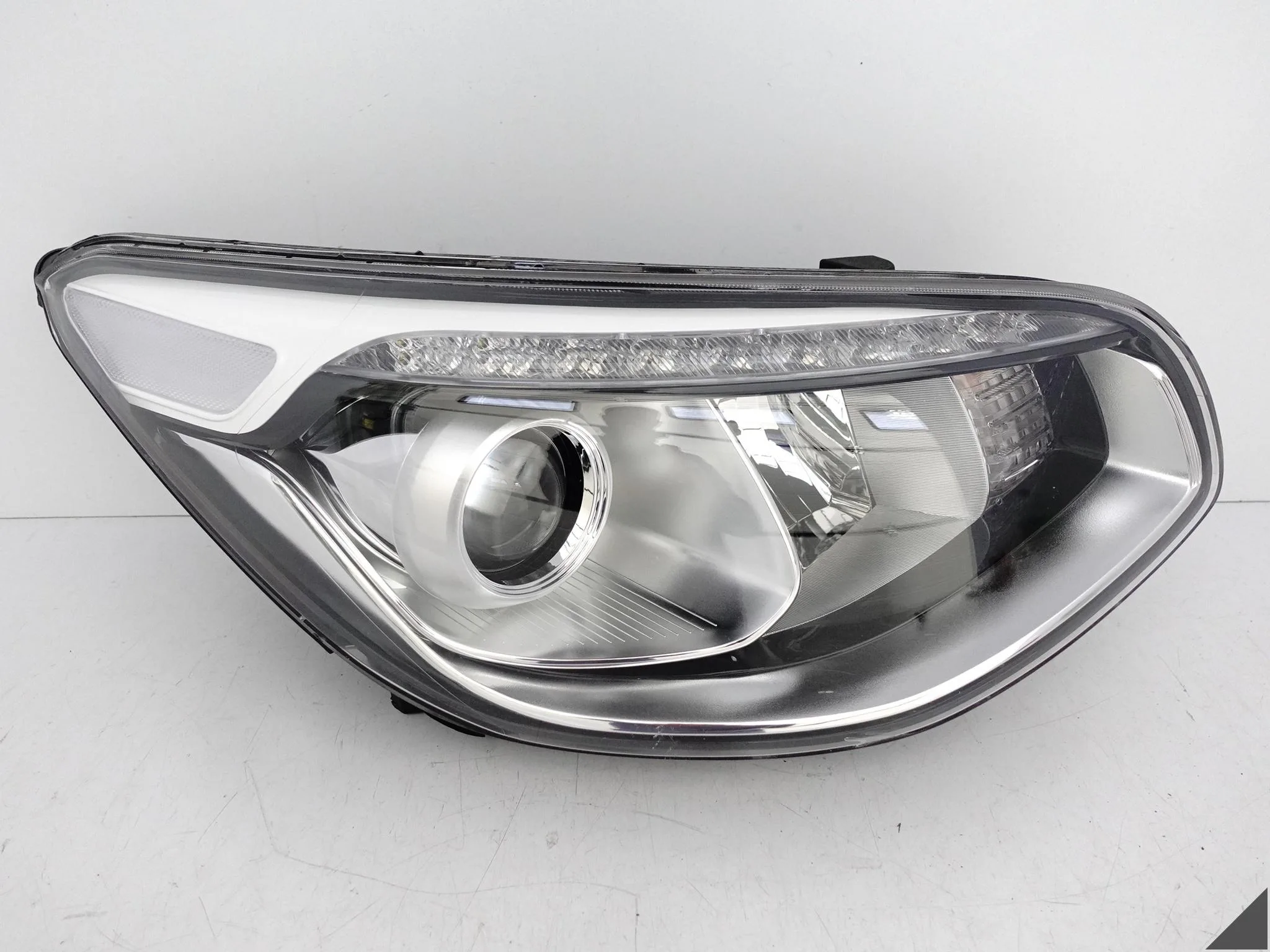 KIA SOUL II (2 GENERACJA) LIFT 16-19 LAMPA ZWYKŁA HALOGEN + LED PRAWA EU KIA SOUL II (2 GENERACJA) LIFT 16-19 LAMPA ZWYKŁA HALOGEN + LED PRAWA EU