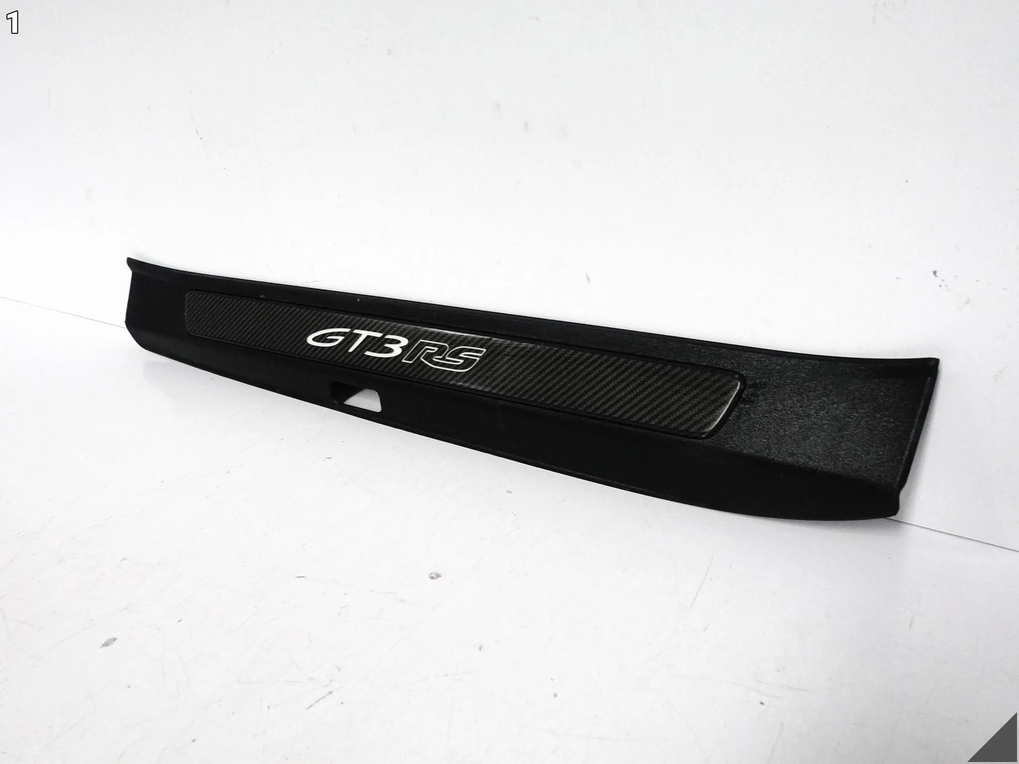 PORSCHE 911 992 GT3RS 23- LISTWA OSŁONA PROGU PODŚWIETLANA PRAWA CARBON PORSCHE 911 992 GT3RS 23- LISTWA OSŁONA PROGU PODŚWIETLANA PRAWA CARBON - obrazek 2