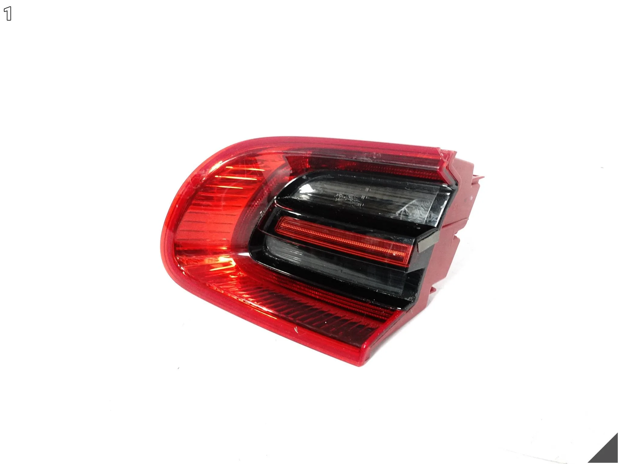 PORSCHE MACAN 95B 14-18 LAMPA LED W KLAPĘ PRAWA TYŁ EU 95B945094F PORSCHE MACAN 95B 14-18 LAMPA LED W KLAPĘ PRAWA TYŁ EU 95B945094F - obrazek 2