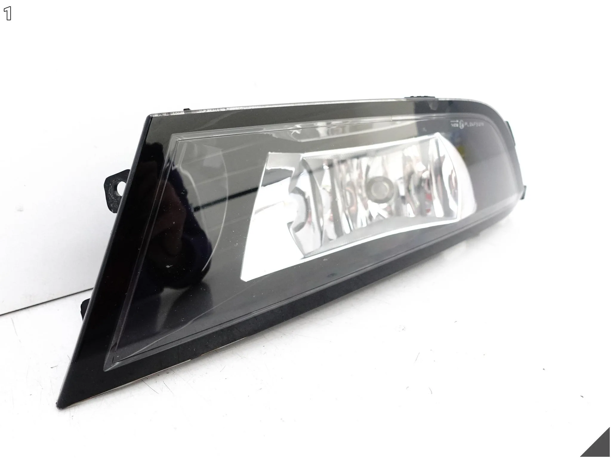 SKODA FABIA III (3 GENERACJA) LIFT 6V1 18-21 HALOGEN W ZDERZAK LEWY PRZÓD SKODA FABIA III (3 GENERACJA) LIFT 6V1 18-21 HALOGEN W ZDERZAK LEWY PRZÓD - obrazek 2