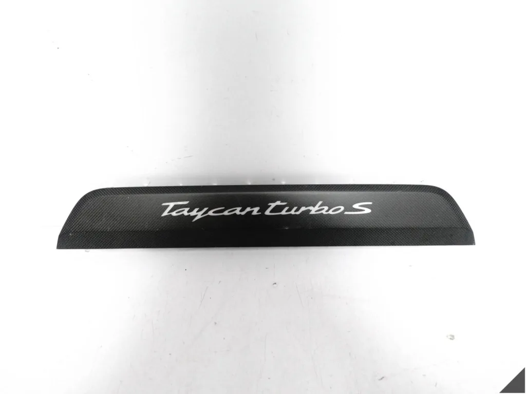 PORSCHE TAYCAN 9J1 TURBO S 19- LISTWA NA PRÓG PODŚWIETLANA CARBON PRZÓD L=P PORSCHE TAYCAN 9J1 TURBO S 19- LISTWA NA PRÓG PODŚWIETLANA CARBON PRZÓD L=P