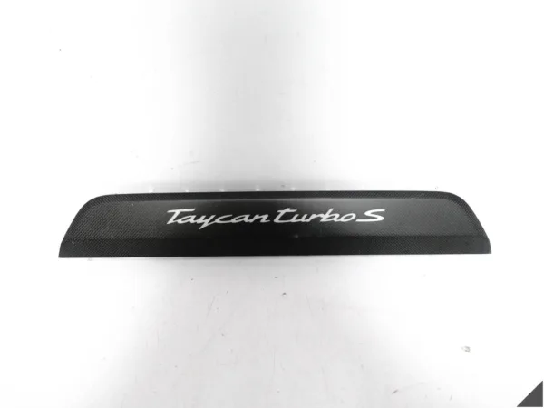 PORSCHE TAYCAN 9J1 TURBO S 19- LISTWA NA PRÓG PODŚWIETLANA CARBON PRZÓD L=P PORSCHE TAYCAN 9J1 TURBO S 19- LISTWA NA PRÓG PODŚWIETLANA CARBON PRZÓD L=P