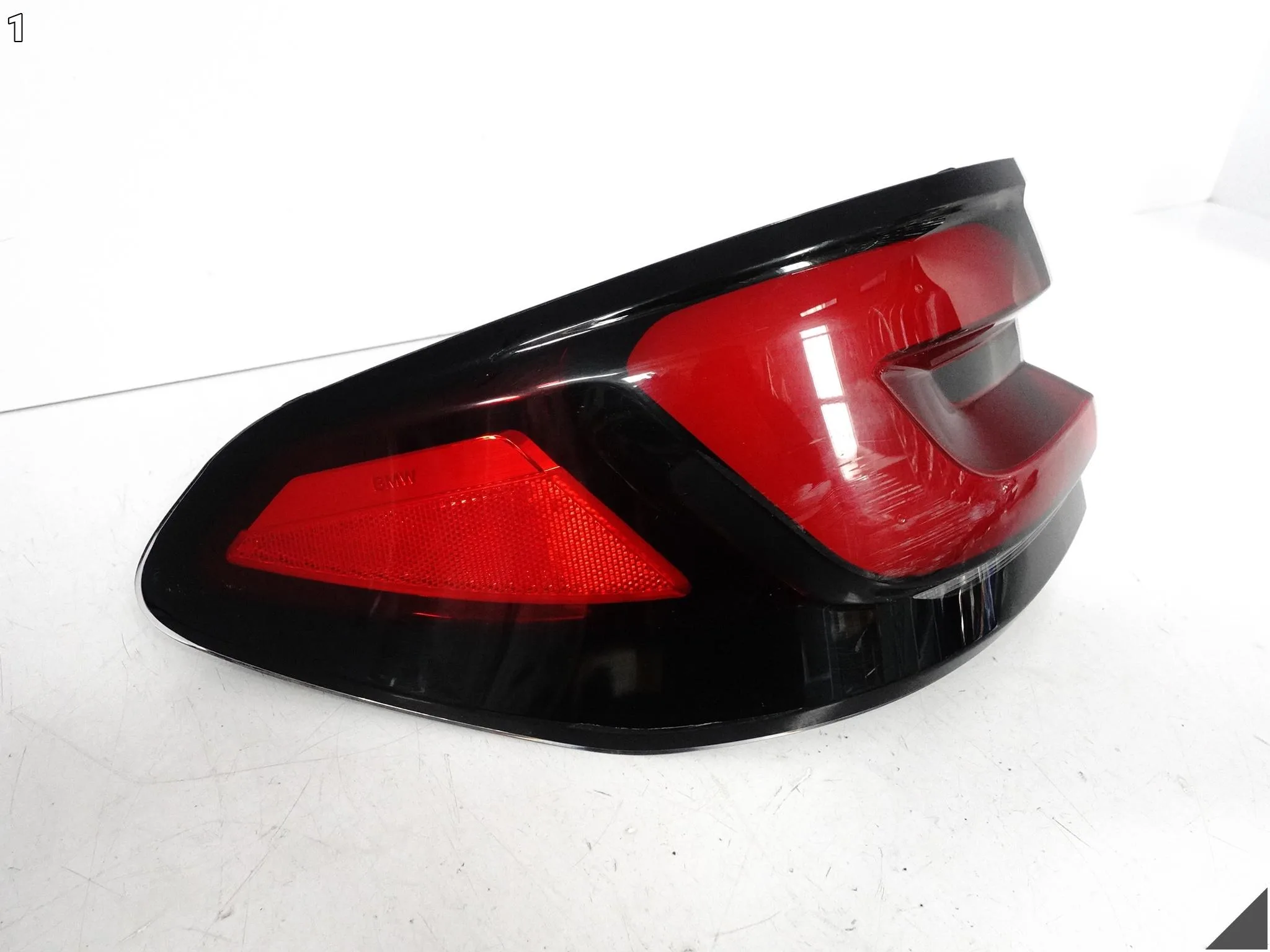 BMW 5 G31 TOURING KOMBI LCI LIFT 20-24 LAMPA LED W BŁOTNIK PRAWA TYŁ EU BMW 5 G31 TOURING KOMBI LCI LIFT 20-24 LAMPA LED W BŁOTNIK PRAWA TYŁ EU - obrazek 2