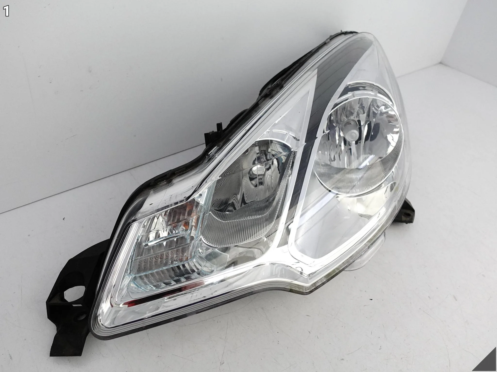 CITROEN C3 II LIFT 10-16 DS3 10-14 LAMPA ZWYKŁA HALOGEN LEWA PRZÓD EUROPA CITROEN C3 II LIFT 10-16 DS3 10-14 LAMPA ZWYKŁA HALOGEN LEWA PRZÓD EUROPA - obrazek 2