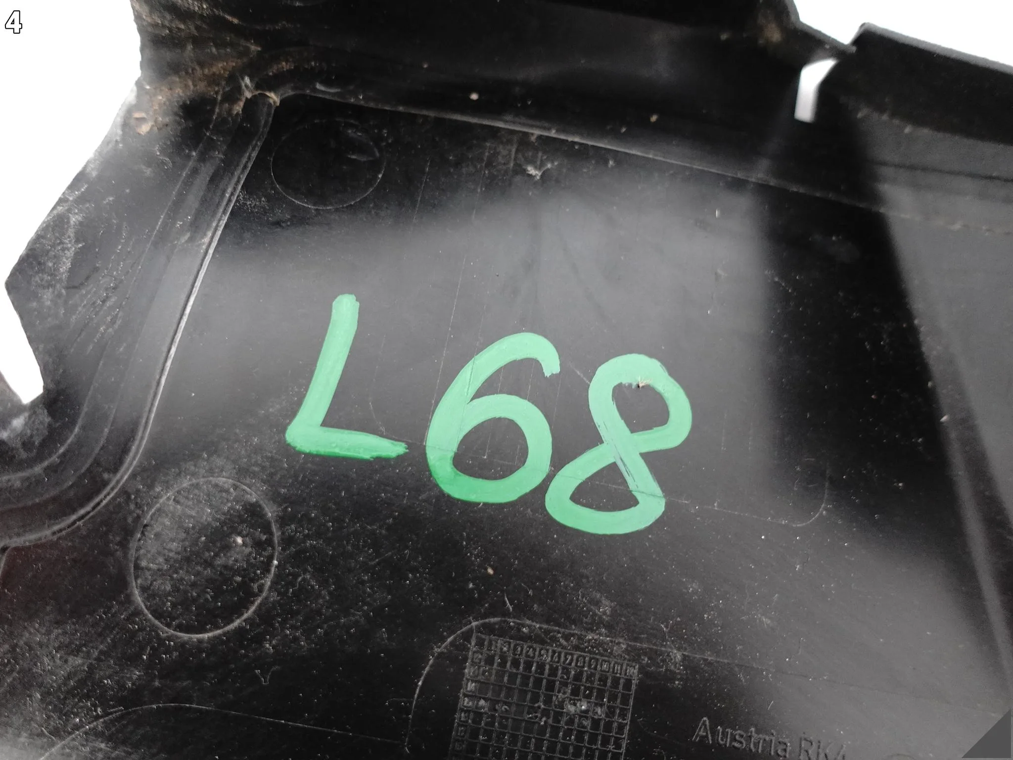 AUDI A5 S5 8T0 B8 LIFT 11-16 KIEROWNICA POWIETRZA UCHWYT PAS PRZEDNI PRAWA AUDI A5 S5 8T0 B8 LIFT 11-16 KIEROWNICA POWIETRZA UCHWYT PAS PRZEDNI PRAWA - obrazek 5
