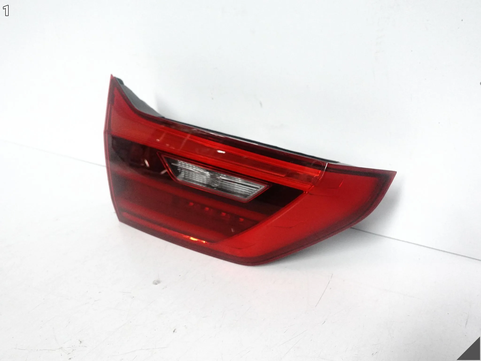 BMW 5 G31 TOURING KOMBI 17-20 LAMPA LED W KLAPĘ BAGAŻNIKA LEWA TYŁ EU BMW 5 G31 TOURING KOMBI 17-20 LAMPA LED W KLAPĘ BAGAŻNIKA LEWA TYŁ EU - obrazek 2