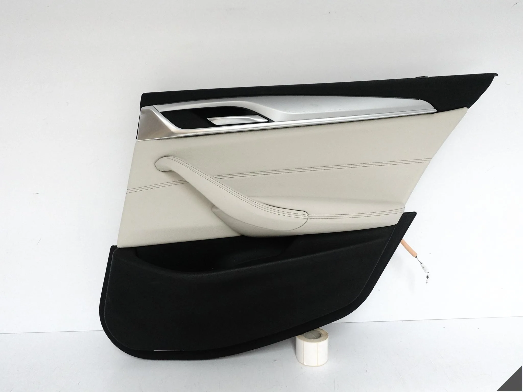 BMW 5 G30 G31 M5 F90 17-24 TAPICERKA BOCZEK DRZWI SKÓRA LISTWA UCHWYT TYŁ R BMW 5 G30 G31 M5 F90 17-24 TAPICERKA BOCZEK DRZWI SKÓRA LISTWA UCHWYT TYŁ R