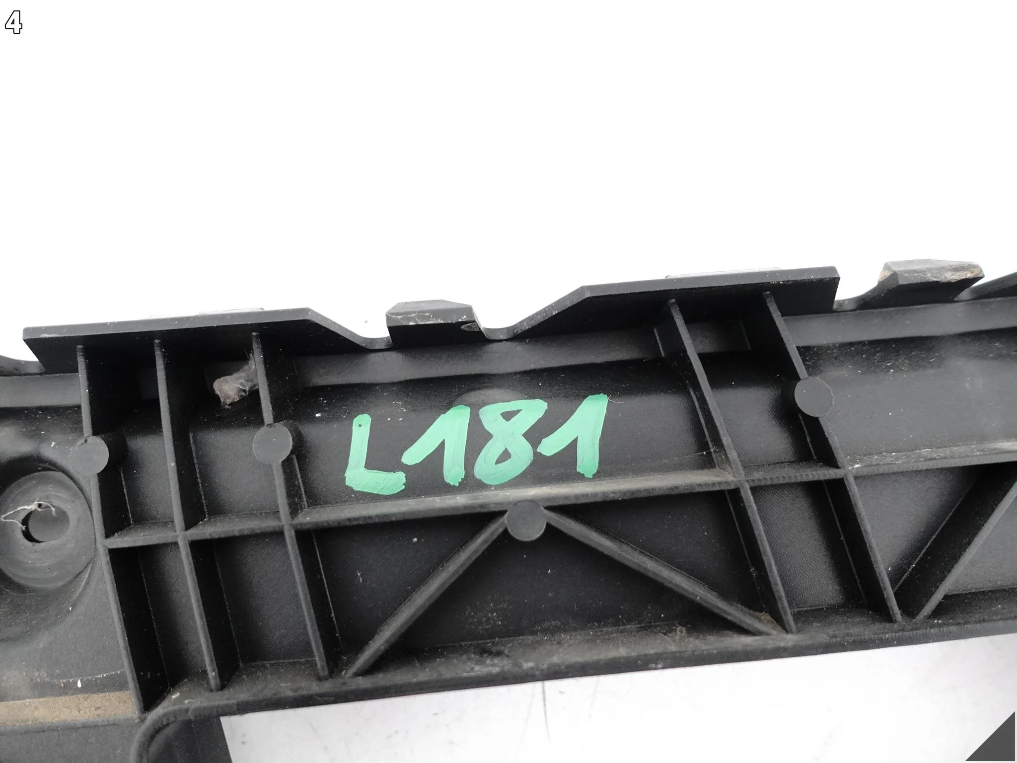 AUDI A5 S5 8T8 SPORTBACK B8 LIFT 11-16 ŚLIZG MOCOWANIE W ZDERZAK PRAWY TYŁ AUDI A5 S5 8T8 SPORTBACK B8 LIFT 11-16 ŚLIZG MOCOWANIE W ZDERZAK PRAWY TYŁ - obrazek 5