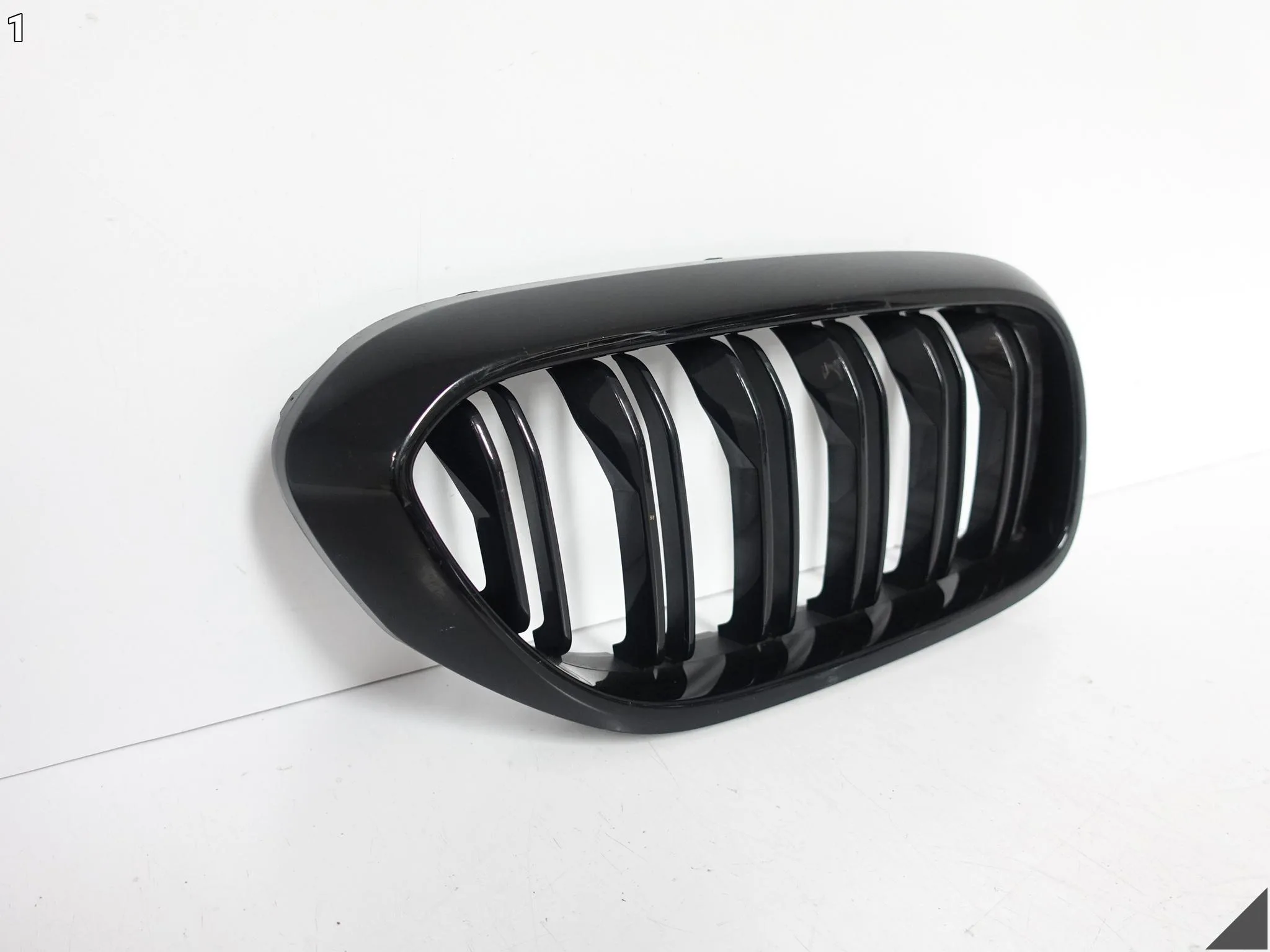 BMW M5 F90 17-20 GRILL NERKA ATRAPA WLOT W ZDERZAK PRAWA PRZÓD 8063174 BMW M5 F90 17-20 GRILL NERKA ATRAPA WLOT W ZDERZAK PRAWA PRZÓD 8063174 - obrazek 2
