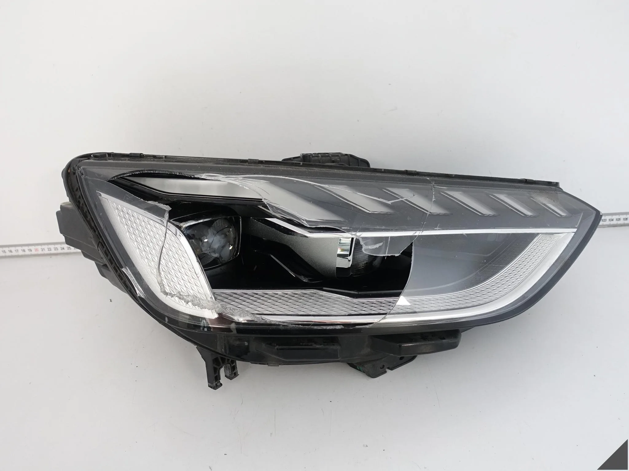 AUDI A4 S4 B9 8W0 LIFT FL 19-24 LAMPA MATRIX FULL LED PRAWA PRZÓD EUROPA AUDI A4 S4 B9 8W0 LIFT FL 19-24 LAMPA MATRIX FULL LED PRAWA PRZÓD EUROPA