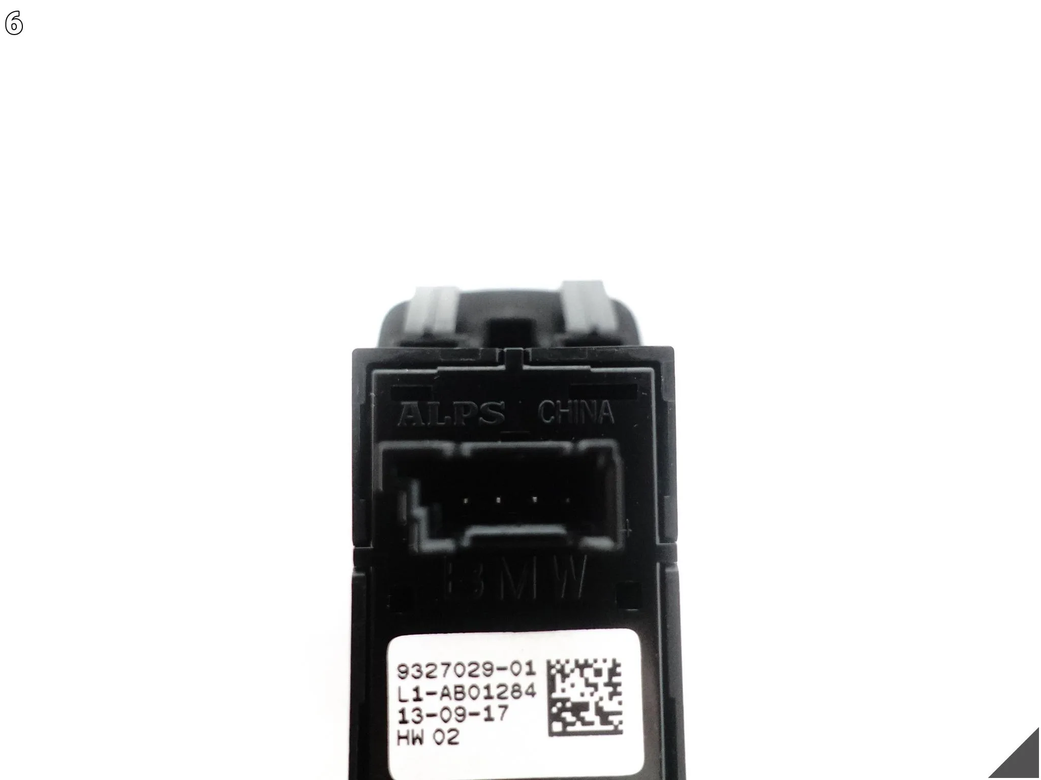 BMW G20 G30 G31 G32 G14 G15 G01 G02 G05 G06 PRZYCISK KLAPY BAGAŻNIKA PRZÓD BMW G20 G30 G31 G32 G14 G15 G01 G02 G05 G06 PRZYCISK KLAPY BAGAŻNIKA PRZÓD - obrazek 7