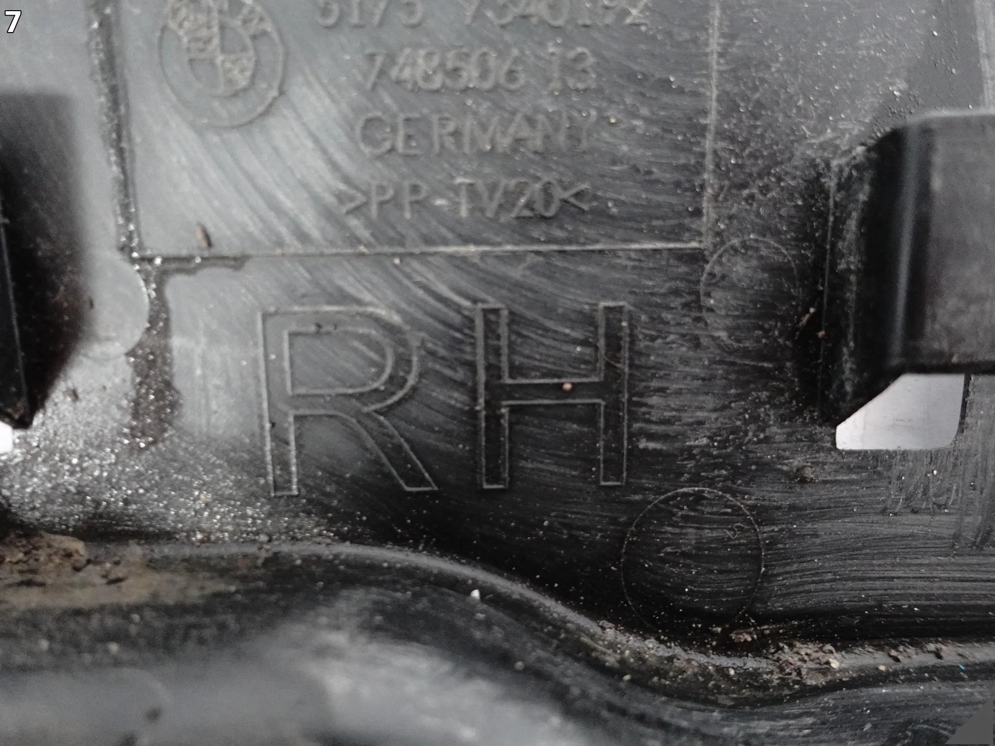 BMW G11 G12 G14 G15 G16 G30 G31 G32 OSŁONA PRAWA PODWOZIA MAGLOWNICY BMW G11 G12 G14 G15 G16 G30 G31 G32 OSŁONA PRAWA PODWOZIA MAGLOWNICY - obrazek 8