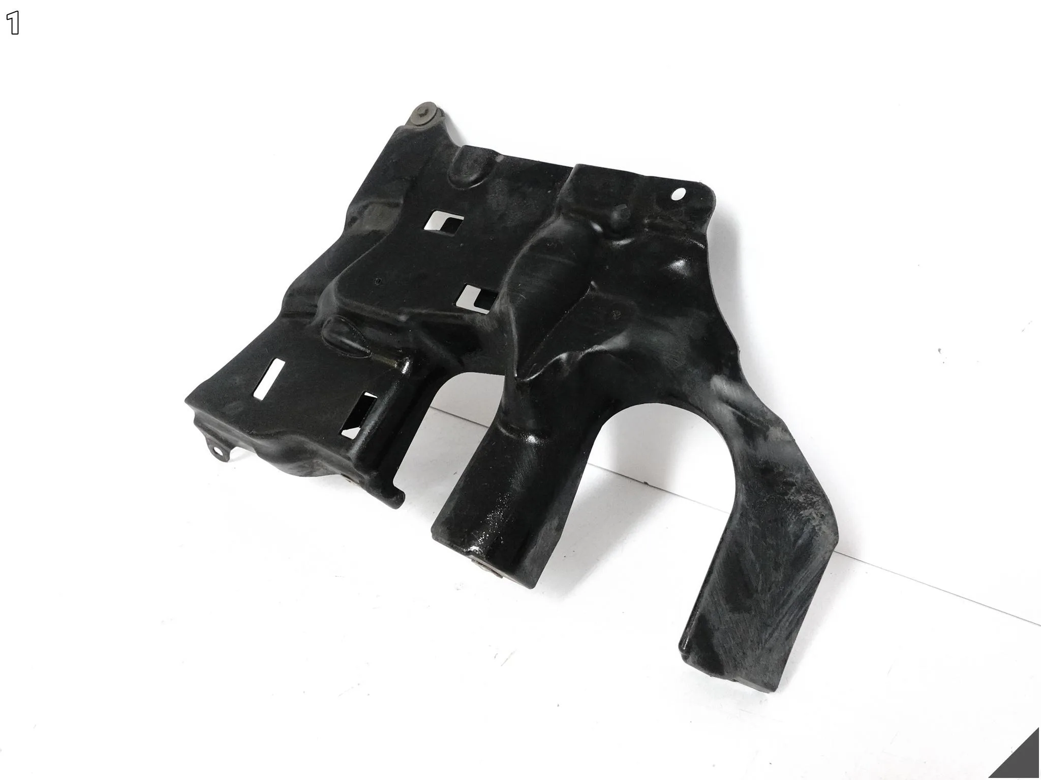 BMW G11 G12 G14 G15 G16 G30 G31 G32 OSŁONA PRAWA PODWOZIA MAGLOWNICY BMW G11 G12 G14 G15 G16 G30 G31 G32 OSŁONA PRAWA PODWOZIA MAGLOWNICY - obrazek 2