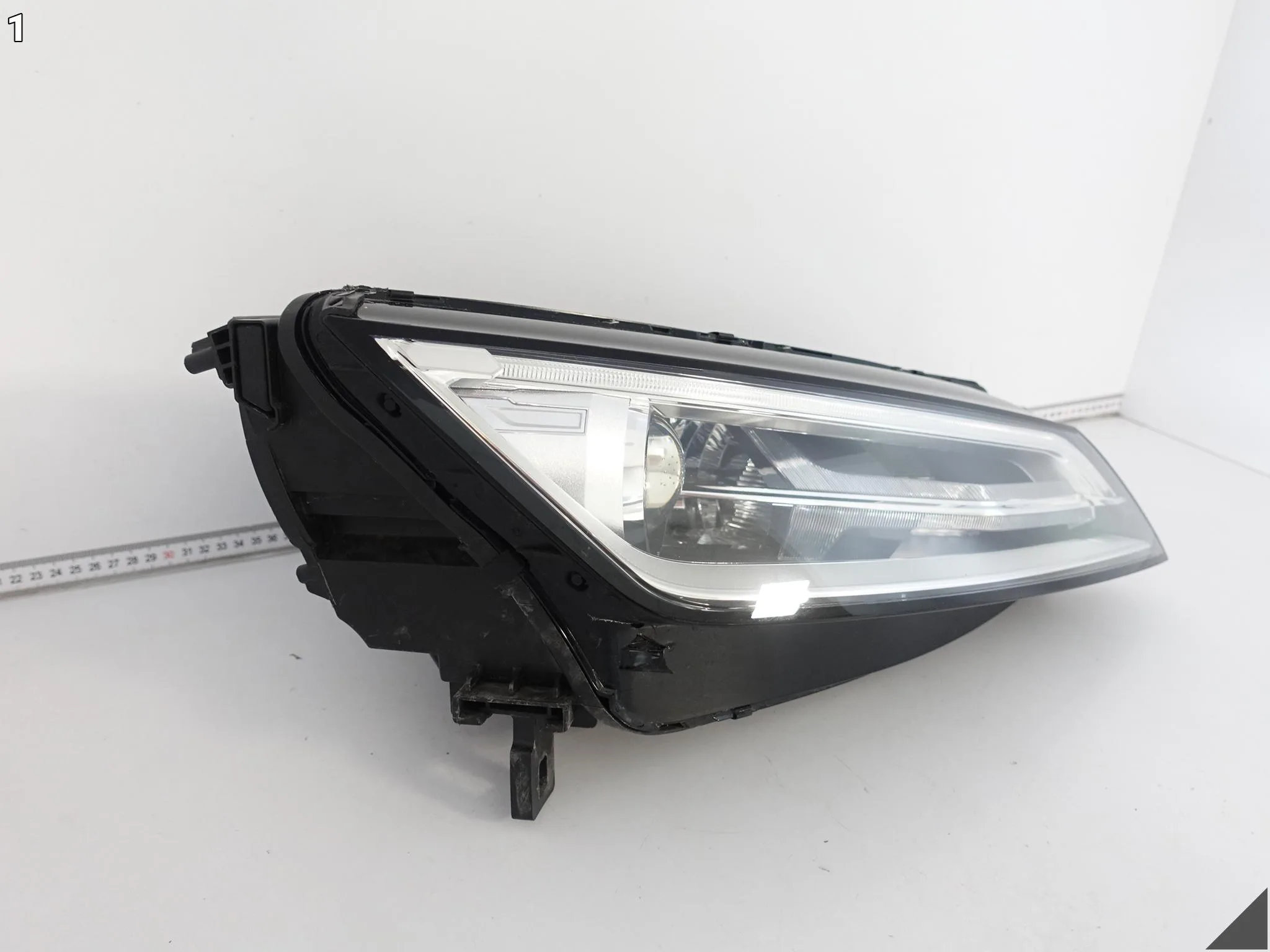 AUDI TT TTS 8S0 LIFT 14-23 LAMPA XENON + LED PRAWA PRZÓD EUROPA ŁADNA AUDI TT TTS 8S0 LIFT 14-23 LAMPA XENON + LED PRAWA PRZÓD EUROPA ŁADNA - obrazek 2