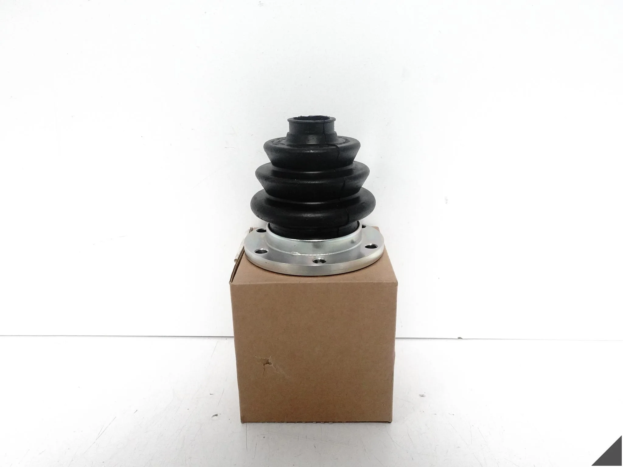 PORSCHE 911 930 74-89 OSŁONA PRZEGUBU WEWNĘTRZNEGO Z FLANSZĄ TYŁ L = R PORSCHE 911 930 74-89 OSŁONA PRZEGUBU WEWNĘTRZNEGO Z FLANSZĄ TYŁ L = R
