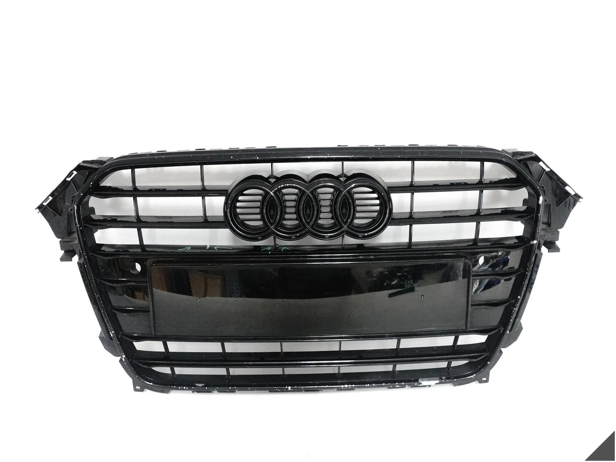 AUDI A4 S4 B8 LIFT S-LINE 12-16 ATRAPA GRILL W ZDERZAK PRZÓD (2xPDC) AUDI A4 S4 B8 LIFT S-LINE 12-16 ATRAPA GRILL W ZDERZAK PRZÓD (2xPDC)
