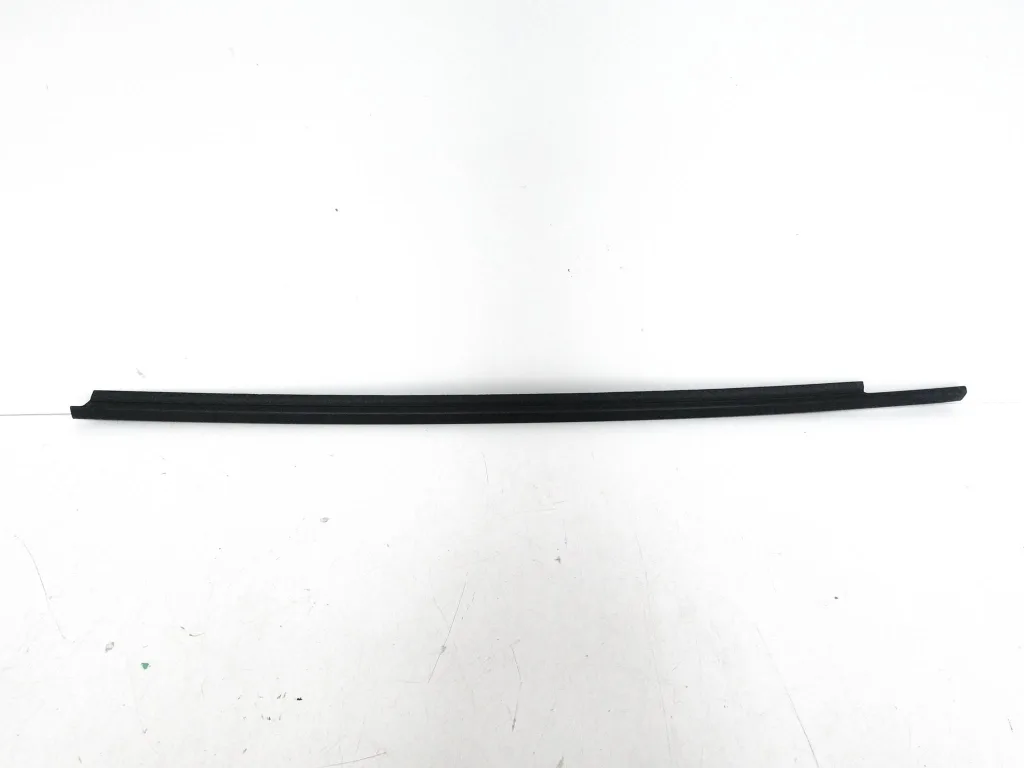 TOYOTA YARIS IV 4 19- LISTWA ZGARNIAJĄCA SZYBY DRZWI LEWA PRZÓD 68210-K0011 TOYOTA YARIS IV 4 19- LISTWA ZGARNIAJĄCA SZYBY DRZWI LEWA PRZÓD 68210-K0011
