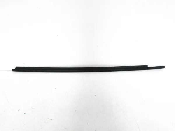 TOYOTA YARIS IV 4 19- LISTWA ZGARNIAJĄCA SZYBY DRZWI LEWA PRZÓD 68210-K0011 TOYOTA YARIS IV 4 19- LISTWA ZGARNIAJĄCA SZYBY DRZWI LEWA PRZÓD 68210-K0011