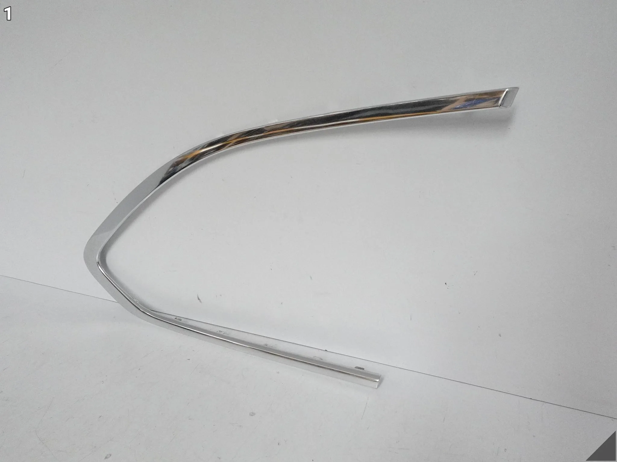 BMW 5 G31 TOURING 17-20 LISTWA OZDOBNA SPOILER CHROM SZYBY TYŁ PRAWA 7337010 BMW 5 G31 TOURING 17-20 LISTWA OZDOBNA SPOILER CHROM SZYBY TYŁ PRAWA 7337010 - obrazek 2