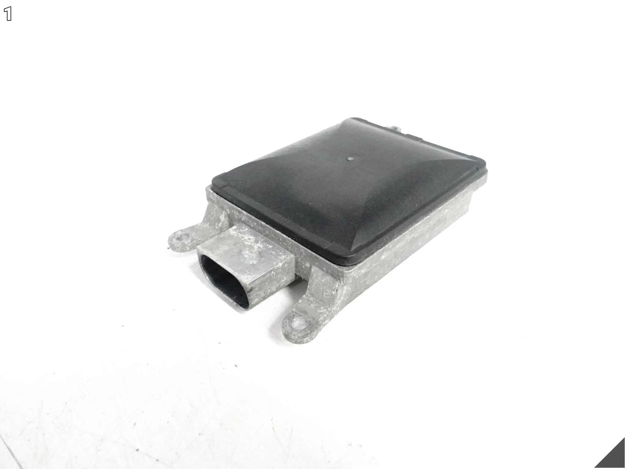 AUDI RS7 4G8 C7 13-18 RADAR CZUJNIK SENSOR MARTWEGO POLA ZDERZAK TYŁ PRAWY AUDI RS7 4G8 C7 13-18 RADAR CZUJNIK SENSOR MARTWEGO POLA ZDERZAK TYŁ PRAWY - obrazek 2