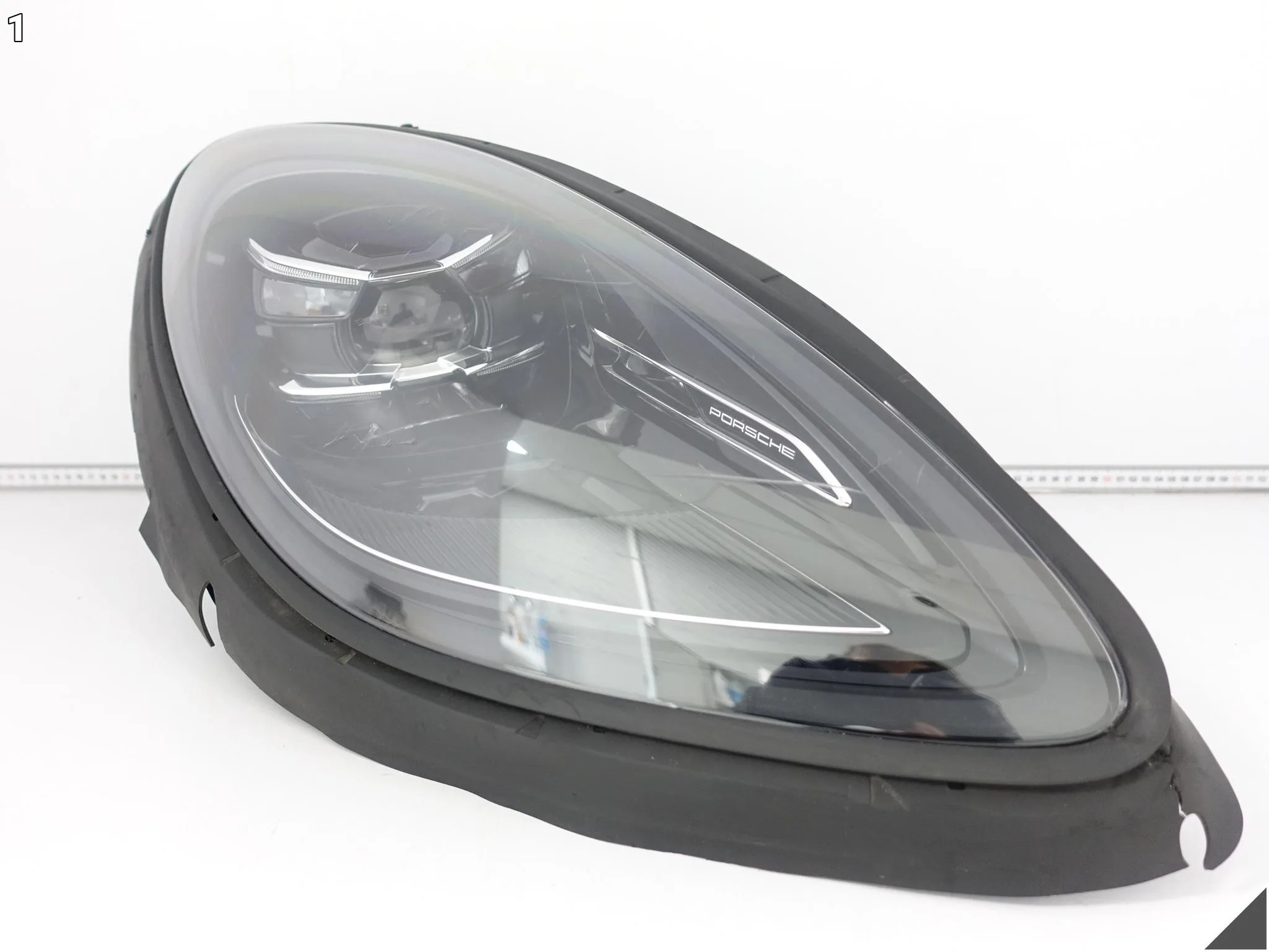 PORSCHE MACAN 95B ( DRUGI LIFT ) 21-24 LAMPA FULL LED PDLS MATRIX PRAWA EU PORSCHE MACAN 95B ( DRUGI LIFT ) 21-24 LAMPA FULL LED PDLS MATRIX PRAWA EU - obrazek 2