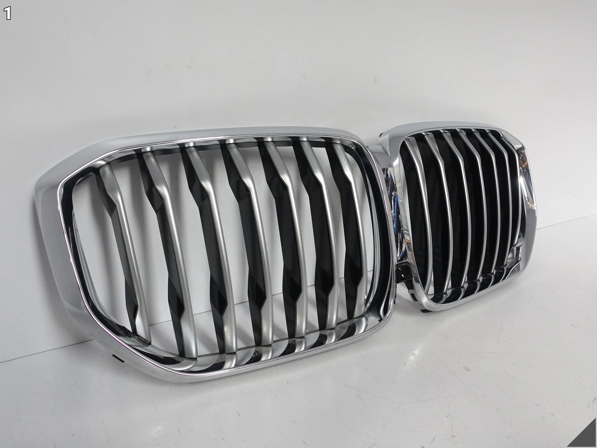 BMW X5 G05 M-PAKIET 18-23 GRILL ATRAPA NERKI KRATKA W ZDERZAK PRZÓD 7454887 BMW X5 G05 M-PAKIET 18-23 GRILL ATRAPA NERKI KRATKA W ZDERZAK PRZÓD 7454887 - obrazek 2