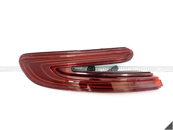ASTON MARTIN DB11 16-23 LAMPA TAIL LAMP W BŁOTNIK LEWA TYŁ ( USA ) ROSE
