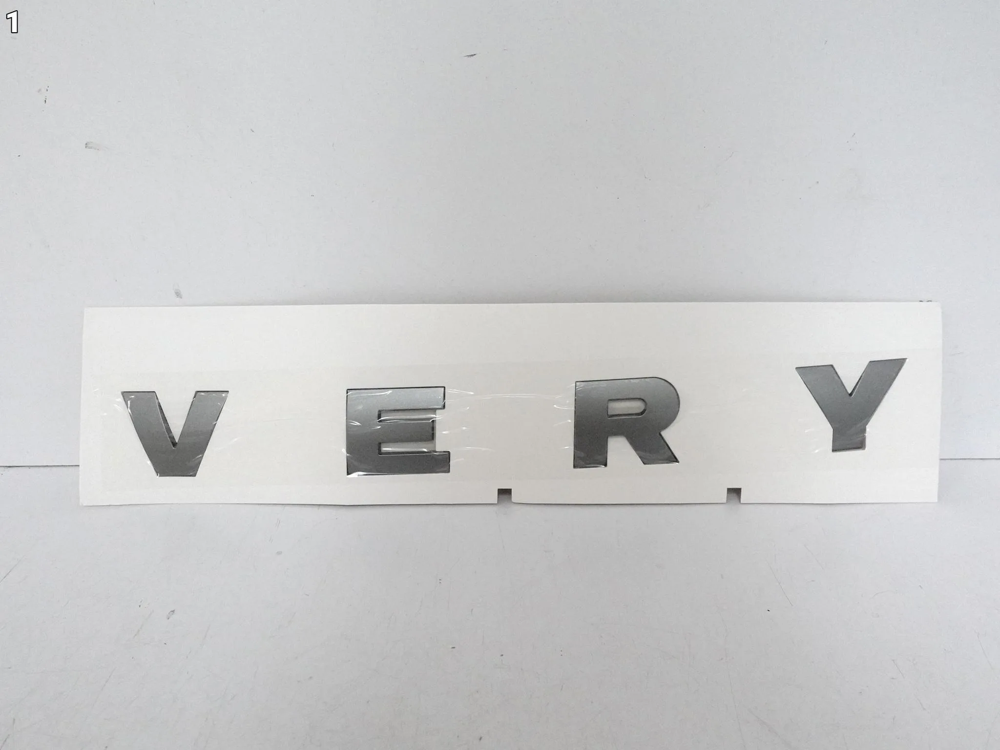 LAND ROVER DISCOVERY IV 4 L319 09-16 ZNACZEK EMBLEMAT MASKA NOWY ORYGINALNY LAND ROVER DISCOVERY IV 4 L319 09-16 ZNACZEK EMBLEMAT MASKA NOWY ORYGINALNY - obrazek 2