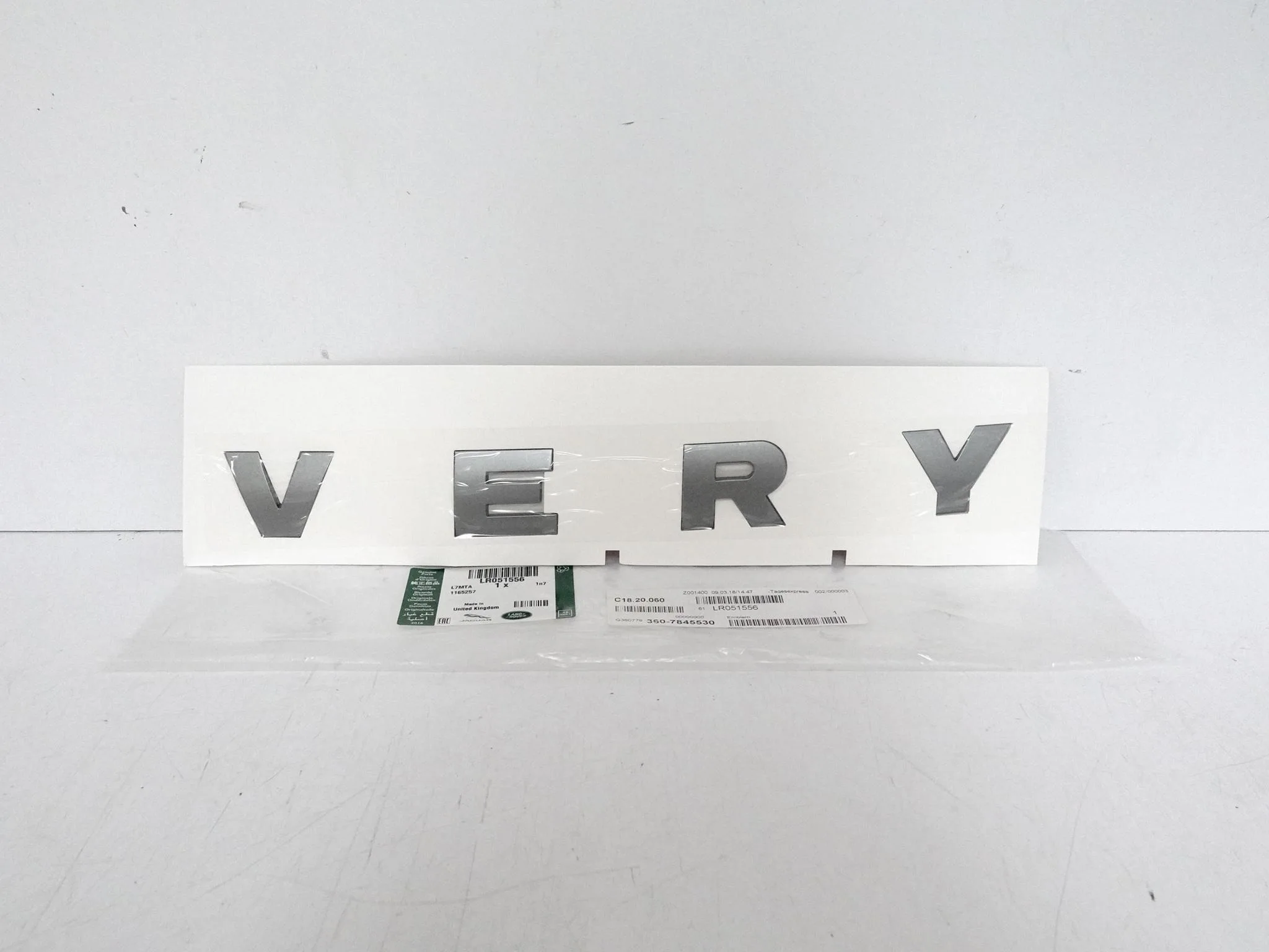 LAND ROVER DISCOVERY IV 4 L319 09-16 ZNACZEK EMBLEMAT MASKA NOWY ORYGINALNY LAND ROVER DISCOVERY IV 4 L319 09-16 ZNACZEK EMBLEMAT MASKA NOWY ORYGINALNY