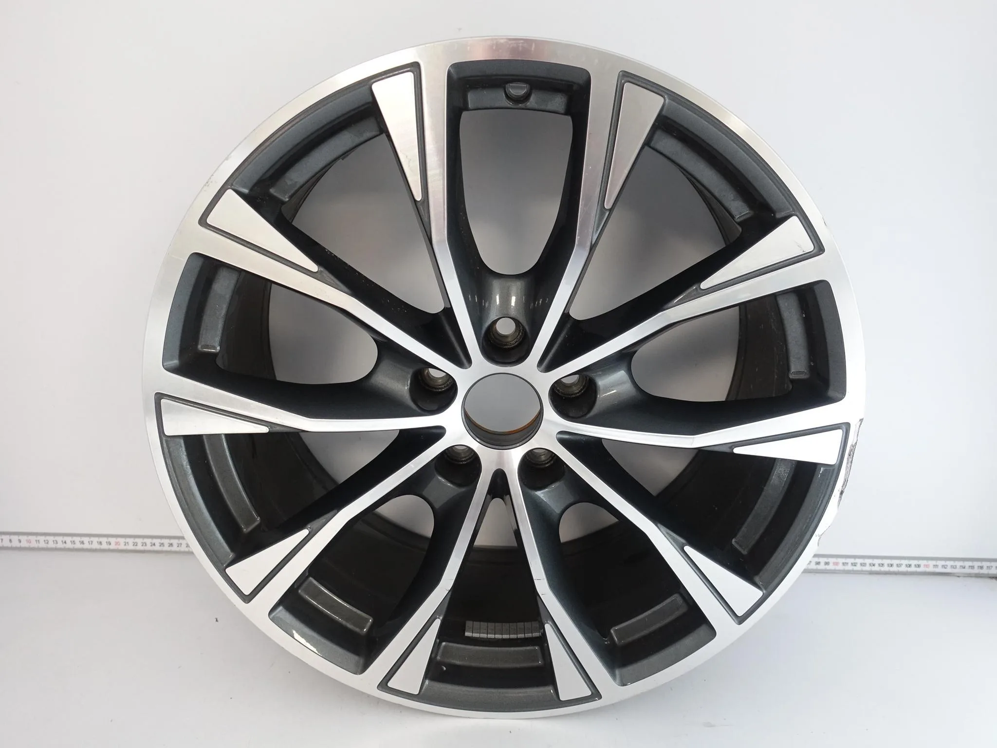 AUDI A6 S-LINE 4P0 C9 AVANT SEDAN FELGA 25- 8,5Jx19 ET40 5×112 AUDI A6 S-LINE 4P0 C9 AVANT SEDAN FELGA 25- 8,5Jx19 ET40 5x112
