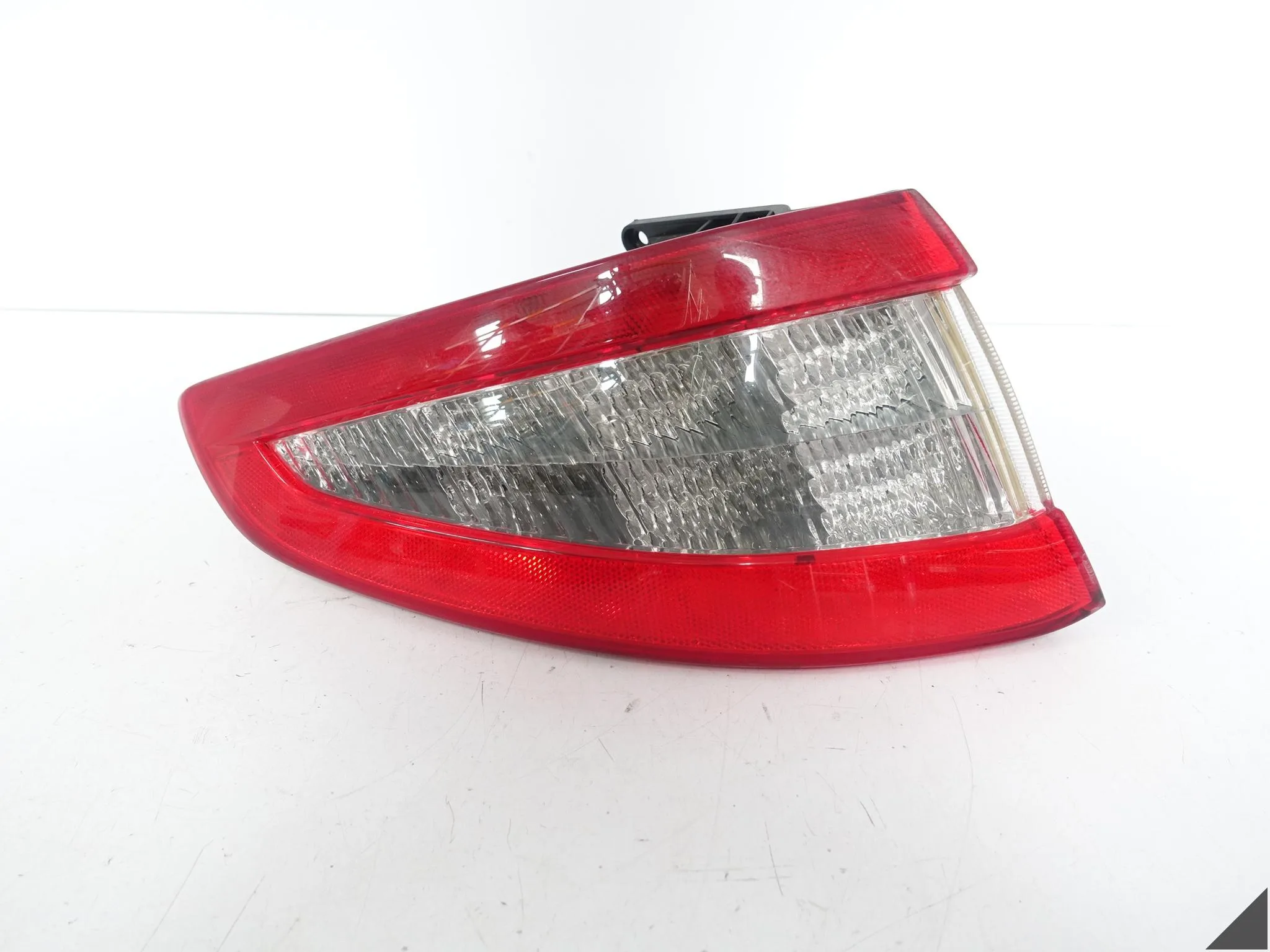 MASERATI GRANTURISMO M145 07-13 LAMPA LED W BŁOTNIK LEWA TYŁ EUROPA (JASNA) MASERATI GRANTURISMO M145 07-13 LAMPA LED W BŁOTNIK LEWA TYŁ EUROPA (JASNA)