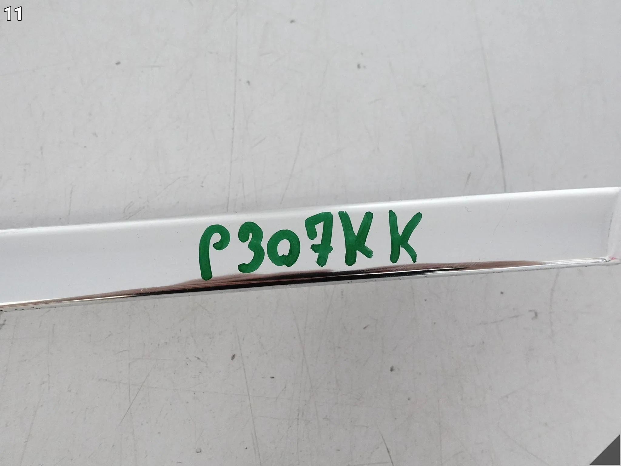 BMW 5 G31 TOURING 17-20 LISTWA OZDOBNA SPOILER CHROM SZYBY TYŁ PRAWA 7337010 BMW 5 G31 TOURING 17-20 LISTWA OZDOBNA SPOILER CHROM SZYBY TYŁ PRAWA 7337010 - obrazek 12