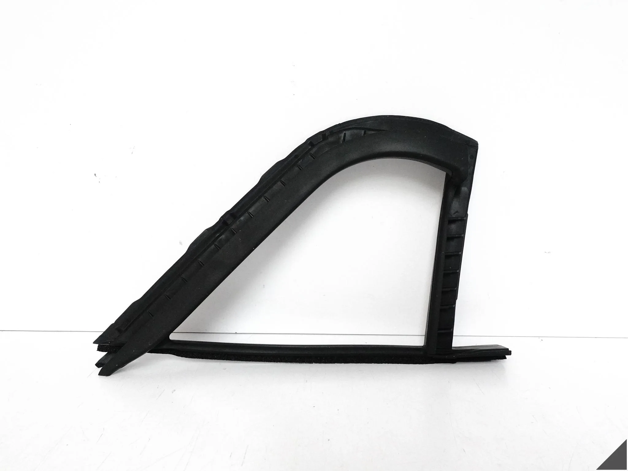 TOYOTA YARIS III 3 LIFT 15-18 LISTWA USZCZELKA SZYBY DRZWI PRZÓD LEWY TOYOTA YARIS III 3 LIFT 15-18 LISTWA USZCZELKA SZYBY DRZWI PRZÓD LEWY