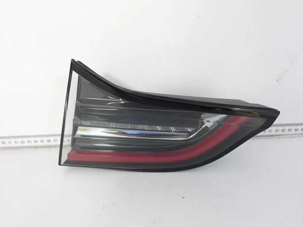 TESLA MODEL Y 20-25 MODEL 3 LIFT LAMPA PRAWA LED W KLAPĘ TYŁ EUROPA TESLA MODEL Y 20-25 MODEL 3 LIFT LAMPA PRAWA LED W KLAPĘ TYŁ EUROPA