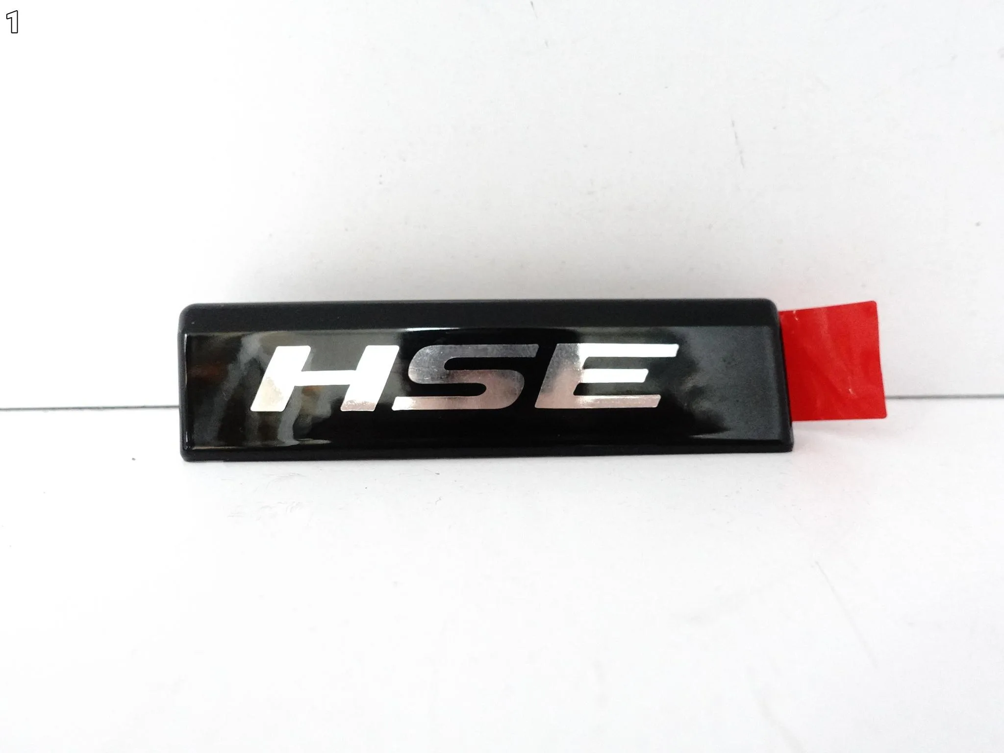 JAGUAR I-PACE X590 18-24 EMBLEMAT HSE NA BŁOTNIK LEWY PRZÓD NOWY ORG JAGUAR I-PACE X590 18-24 EMBLEMAT HSE NA BŁOTNIK LEWY PRZÓD NOWY ORG - obrazek 2