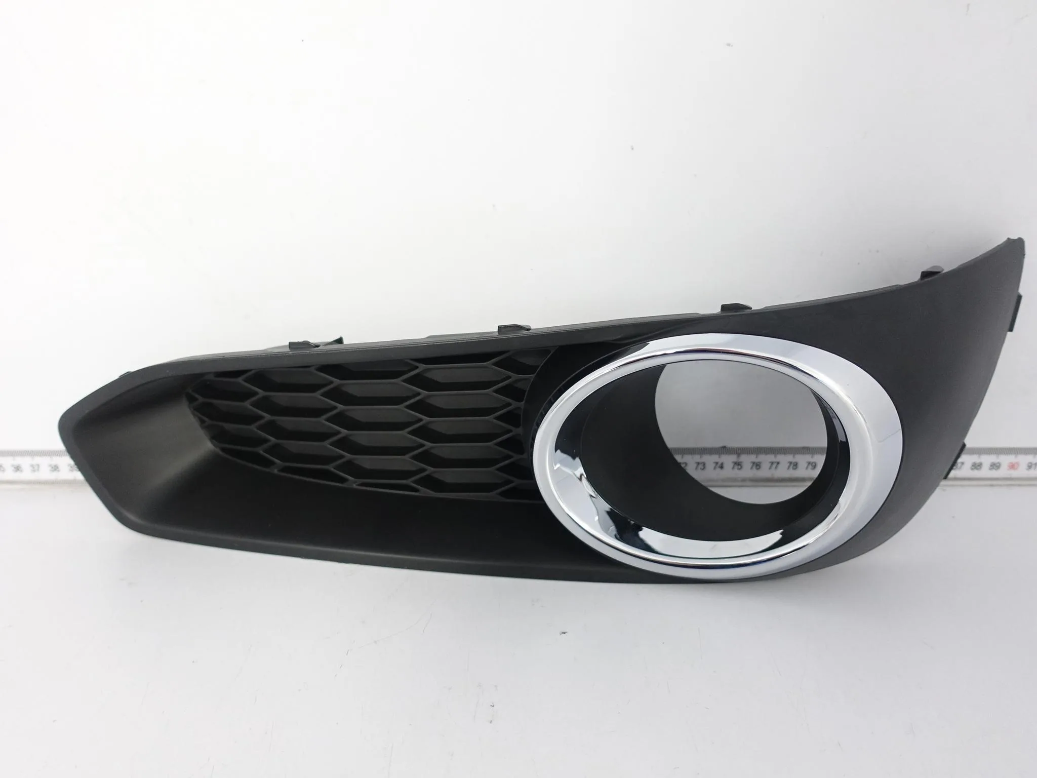 SUBARU LEGACY V LIFT 12-14 KRATKA ATRAPA CHROM W ZDERZAK PRZÓD PRAWA SUBARU LEGACY V LIFT 12-14 KRATKA ATRAPA CHROM W ZDERZAK PRZÓD PRAWA