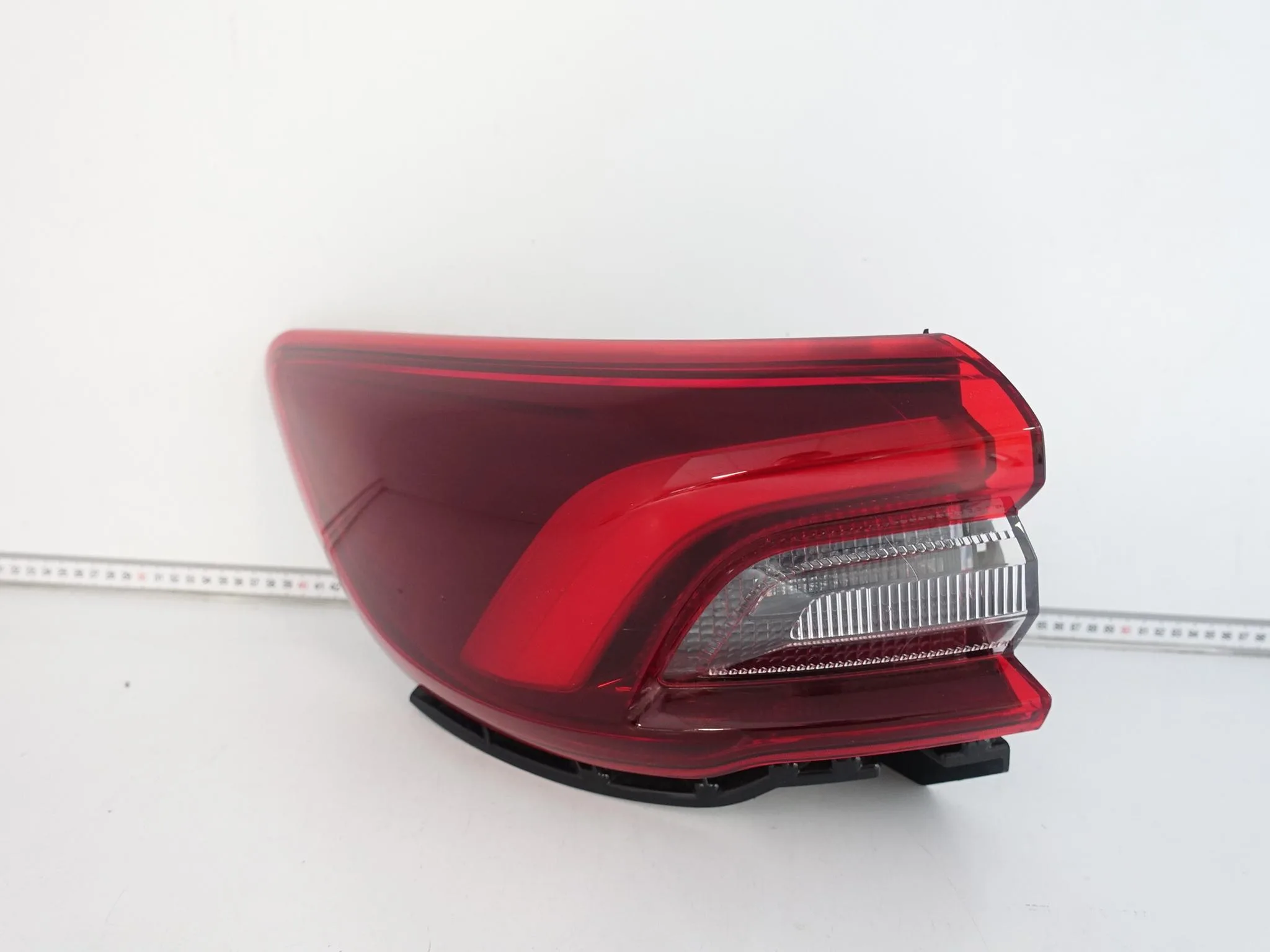 FORD KUGA III MK3 CX482 LIFT 24- LAMPA LED LEWA W BŁOTNIK TYŁ EUROPA FORD KUGA III MK3 CX482 LIFT 24- LAMPA LED LEWA W BŁOTNIK TYŁ EUROPA