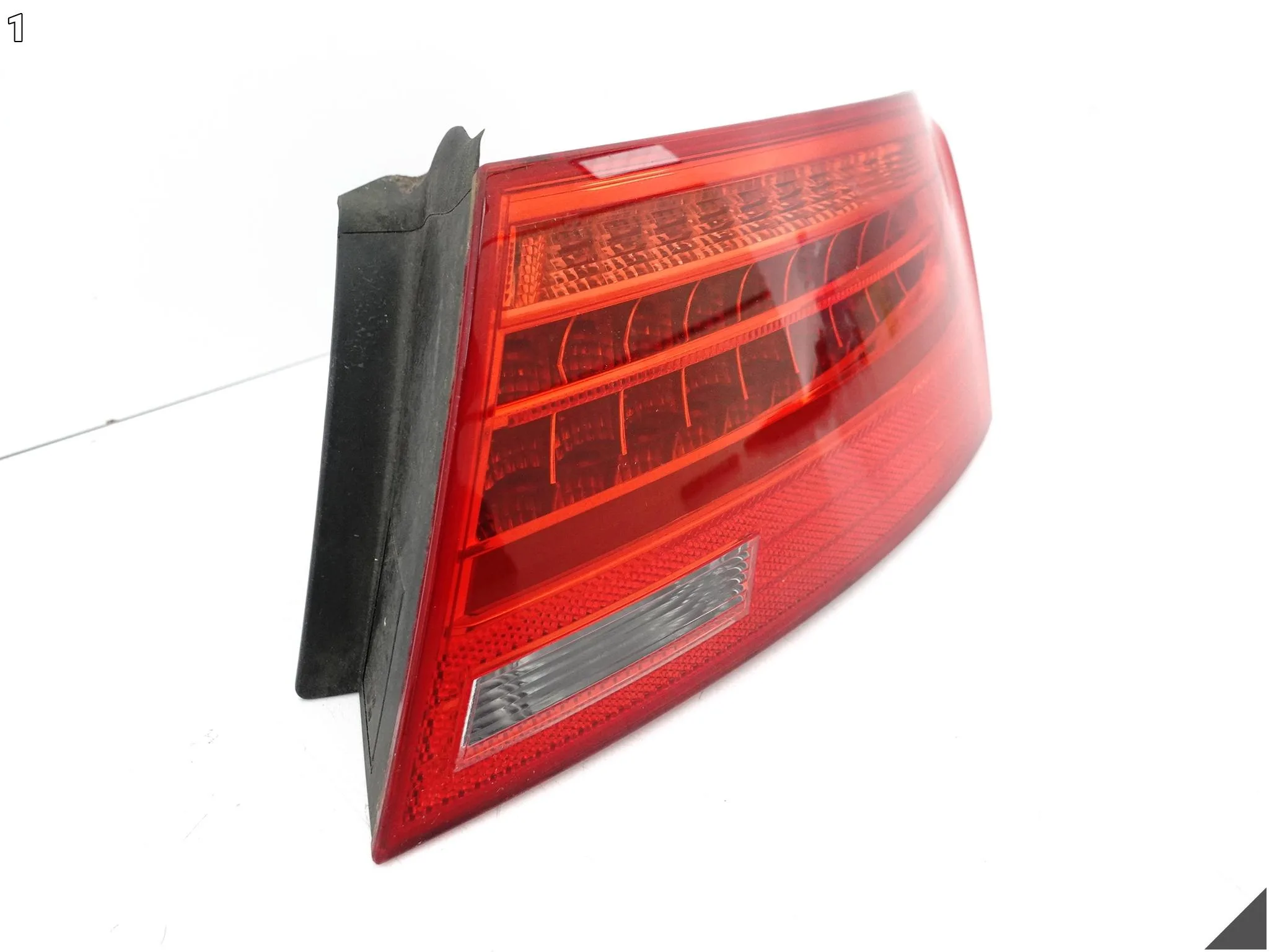 AUDI A5 S5 8T8 SPORTBACK B8 LIFT 11-16 LAMPA LED PRAWA TYŁ W BŁOTNIK EU AUDI A5 S5 8T8 SPORTBACK B8 LIFT 11-16 LAMPA LED PRAWA TYŁ W BŁOTNIK EU - obrazek 2