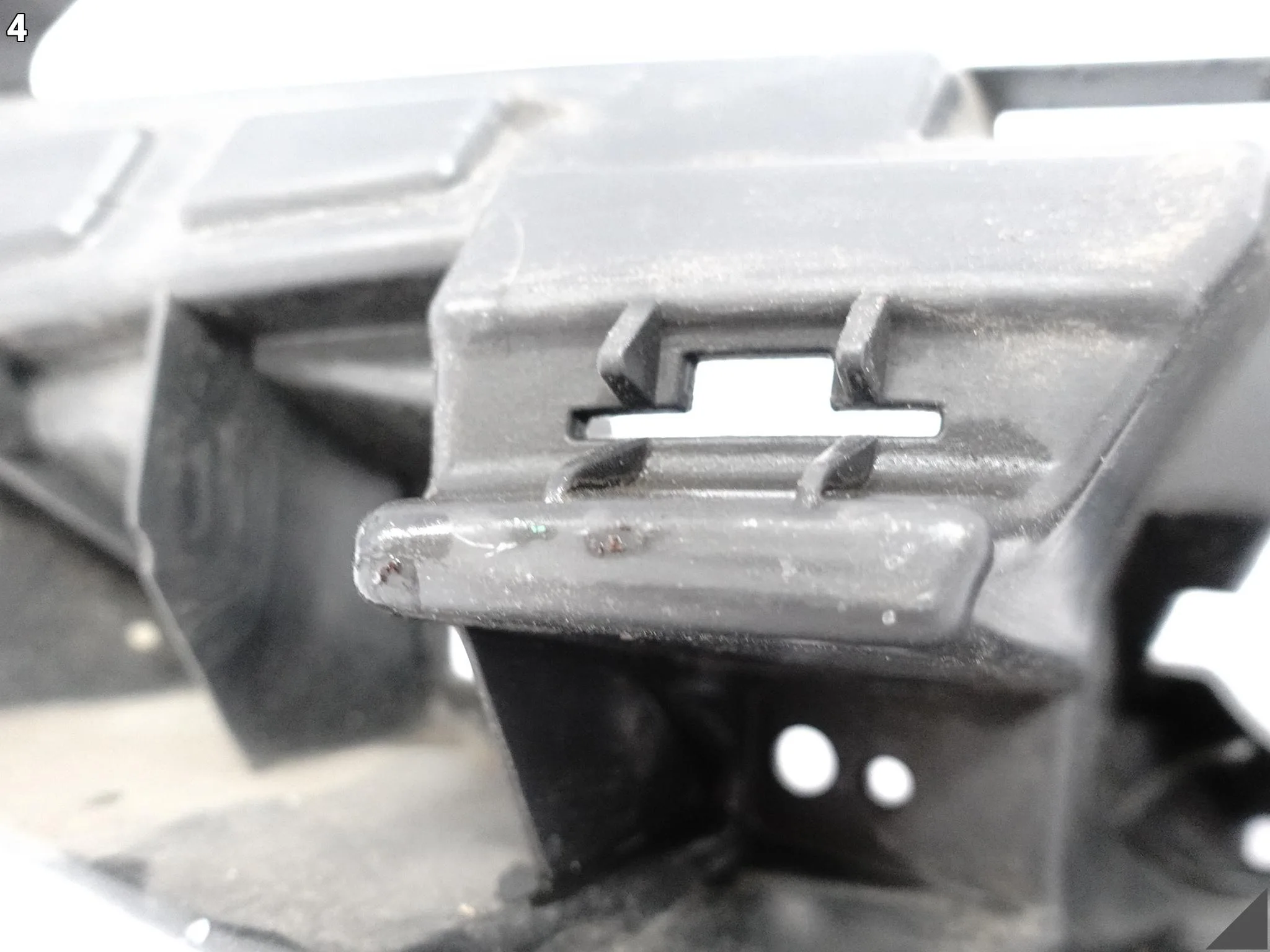 BMW X3 F25 10-14 ZWYKŁY MOCOWANIE ŚLIZG W ZDERZAK PRZÓD LEWY 7212955 BMW X3 F25 10-14 ZWYKŁY MOCOWANIE ŚLIZG W ZDERZAK PRZÓD LEWY 7212955 - obrazek 5