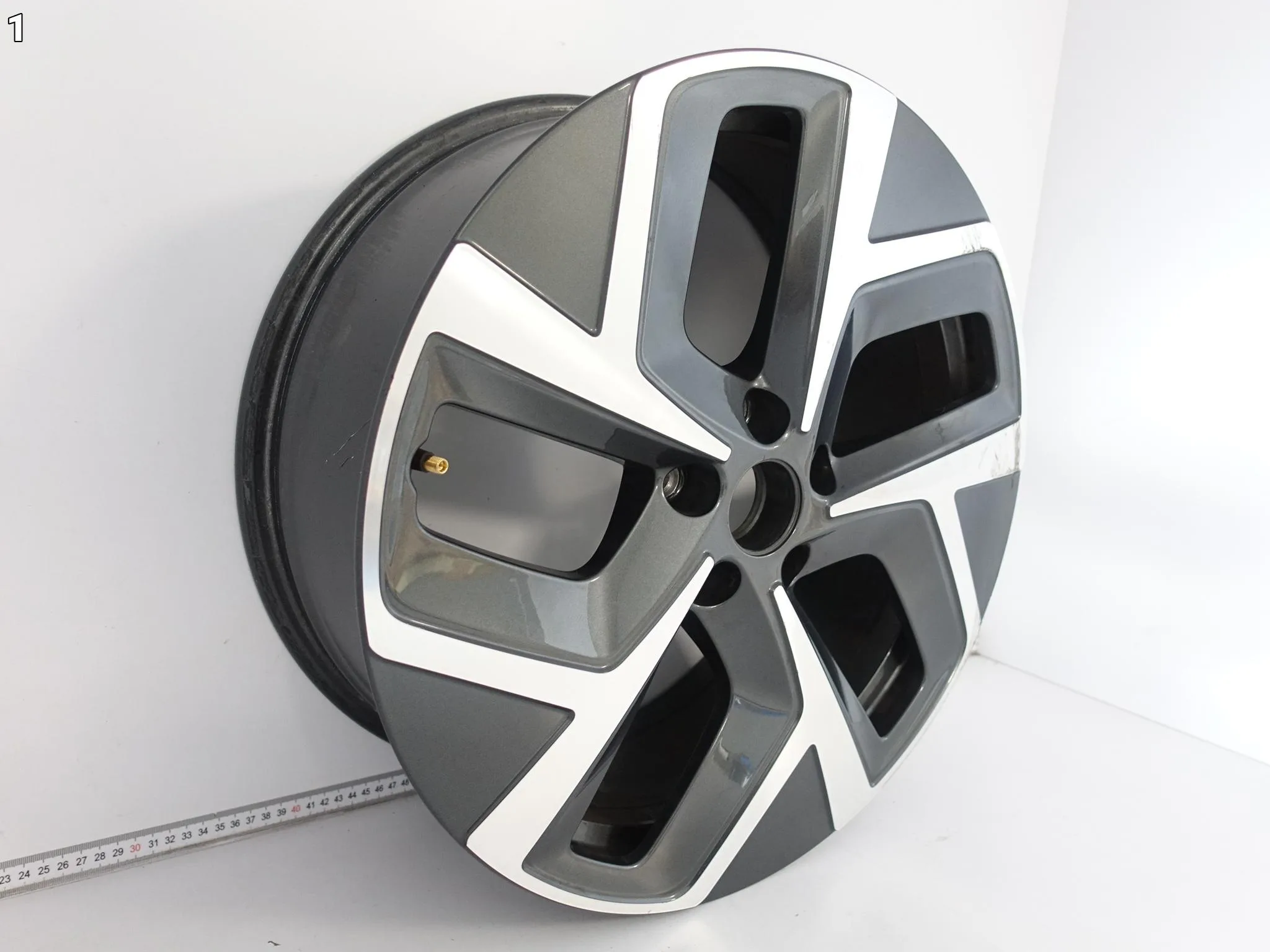 VW ID.3 ID3 10A FELGA 7,5×19 ET50 5×112 VW ID.3 ID3 10A FELGA 7,5x19 ET50 5x112 - obrazek 2