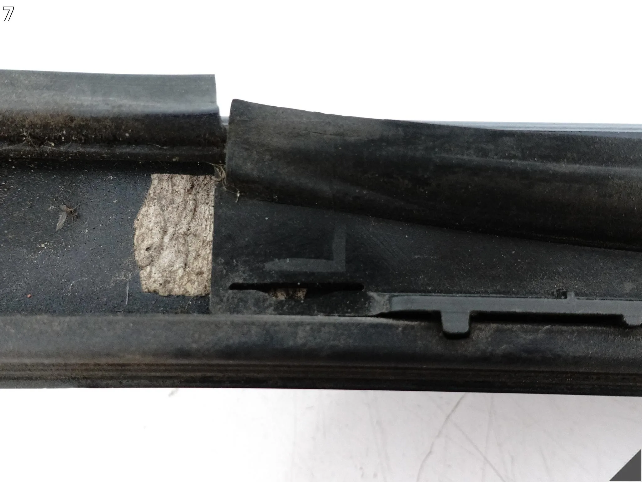 BMW 5 G30 G31 17-23 DACH LISTWA ZGARNIAJĄCA SZYBY CZOŁOWEJ PRZEDNIEJ LEWA BMW 5 G30 G31 17-23 DACH LISTWA ZGARNIAJĄCA SZYBY CZOŁOWEJ PRZEDNIEJ LEWA - obrazek 8