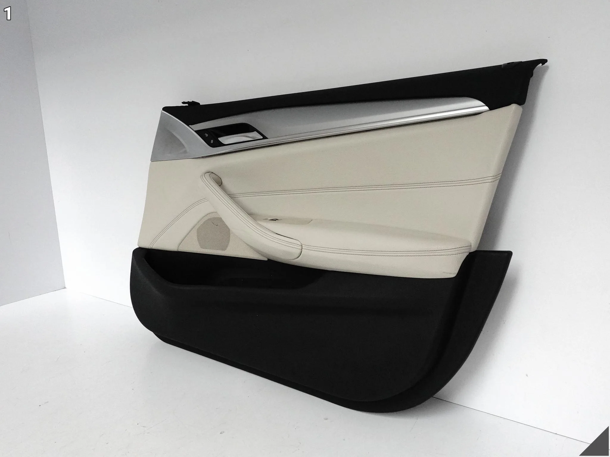 BMW 5 G30 G31 M5 F90 17-24 TAPICERKA BOCZEK DRZWI SKÓRA LISTWA PRAWA PRZÓD BMW 5 G30 G31 M5 F90 17-24 TAPICERKA BOCZEK DRZWI SKÓRA LISTWA PRAWA PRZÓD - obrazek 2